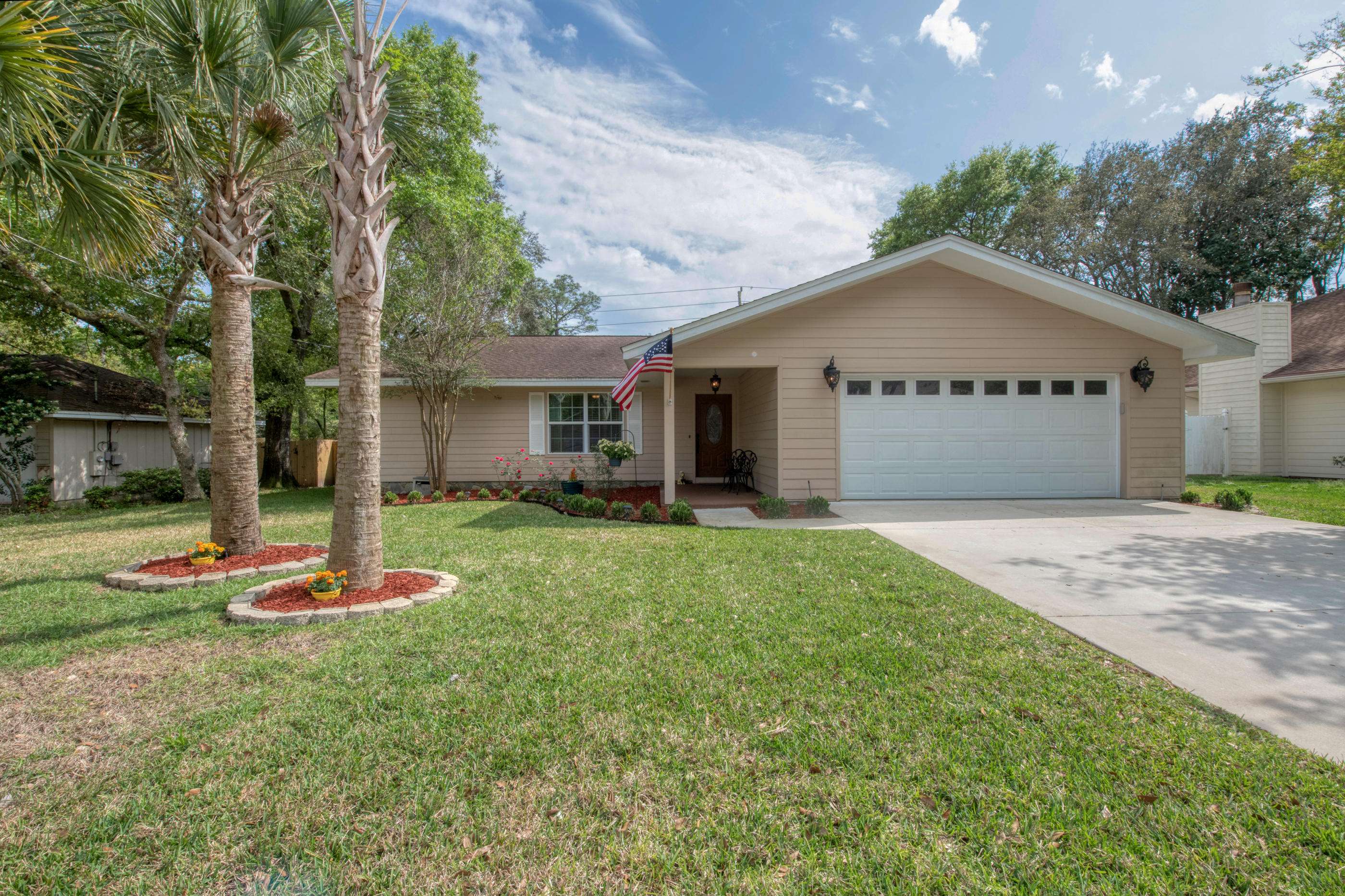 Mary Esther, FL 32569,4 Shamrock Drive