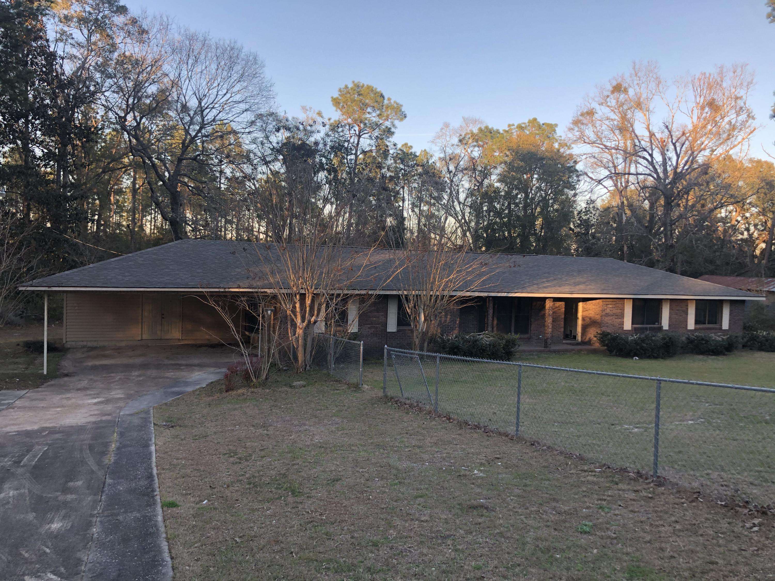 Chipley, FL 32428,1104 Timberlane Road