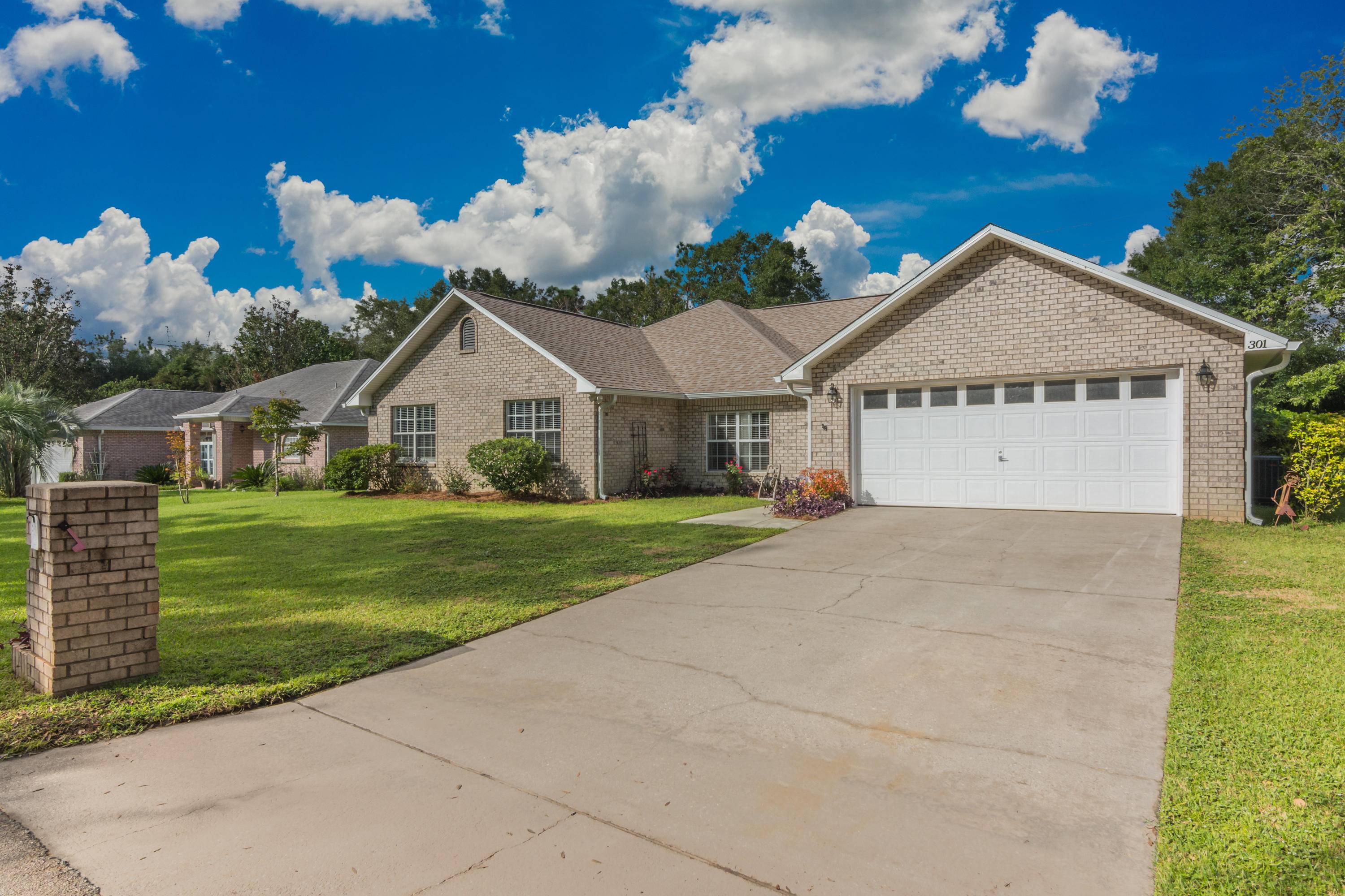 Crestview, FL 32539,301 Skyline Circle