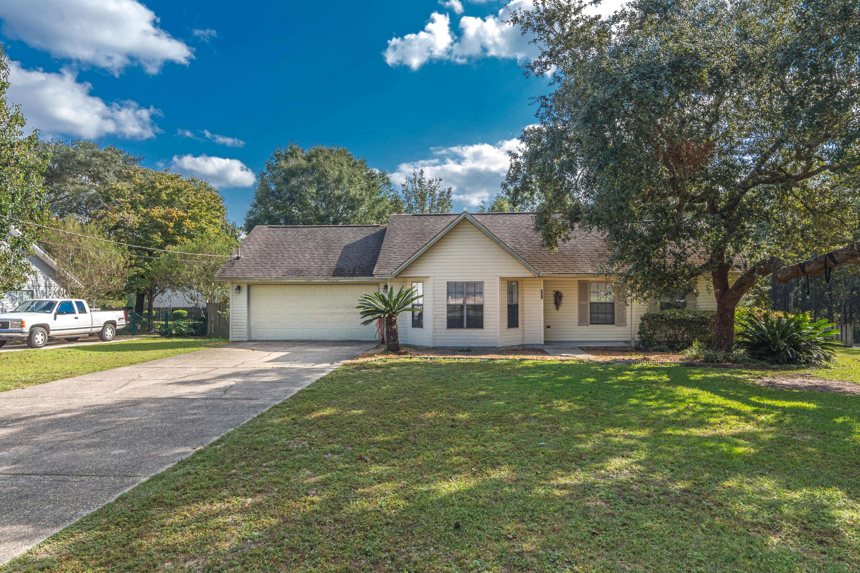 Crestview, FL 32539,205 W Pinoak Court