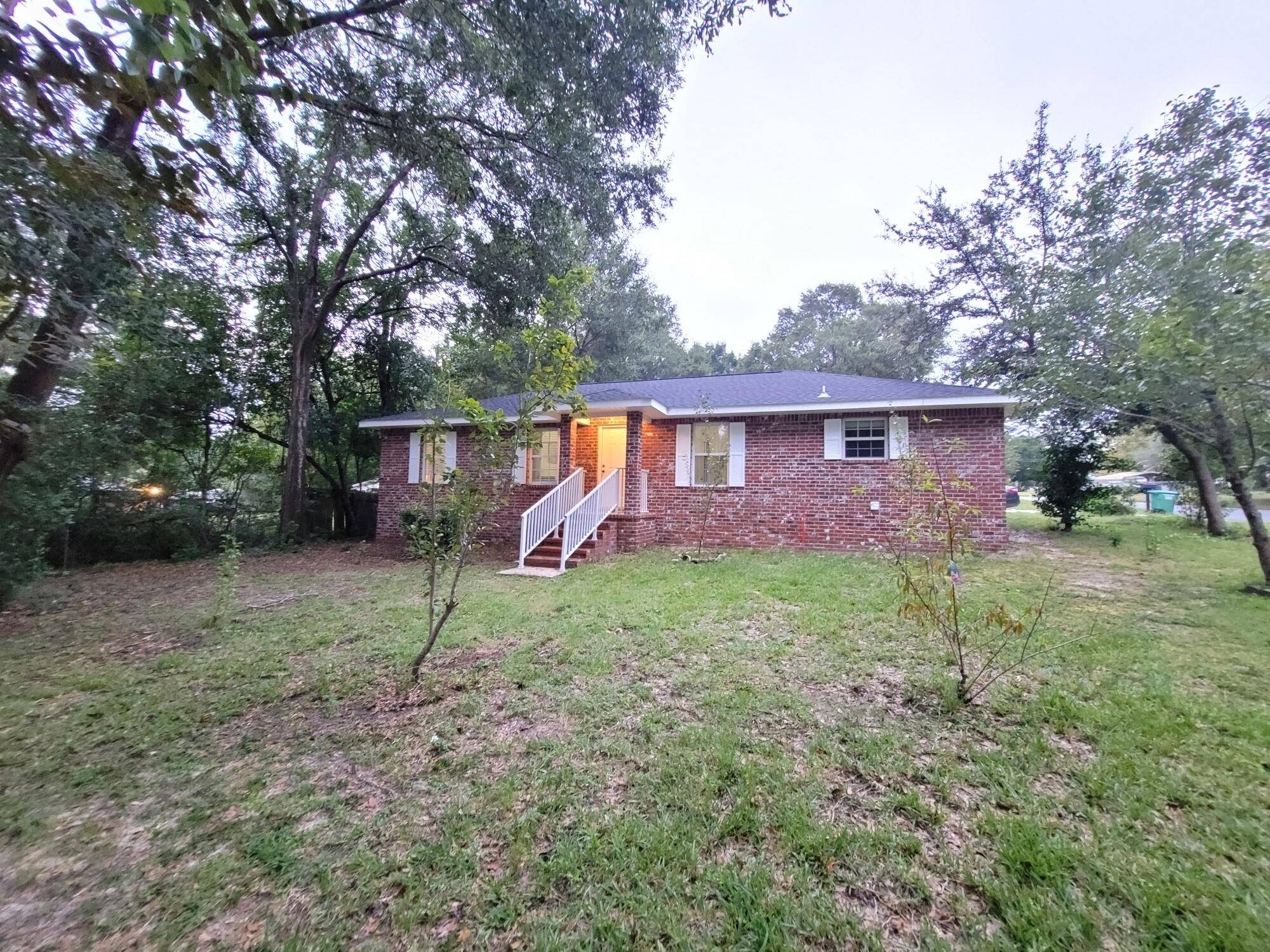 Crestview, FL 32536,902 Dixie Street