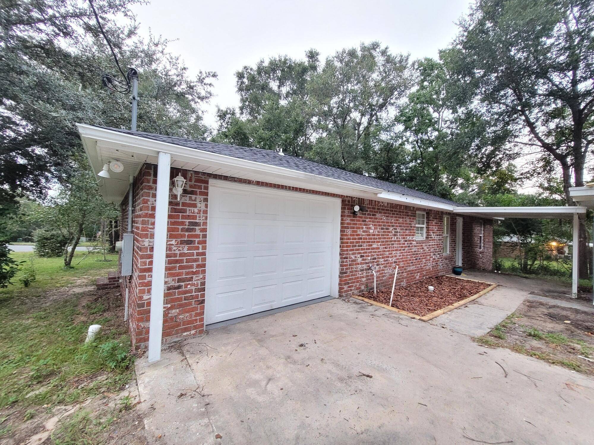 Crestview, FL 32536,902 Dixie Street