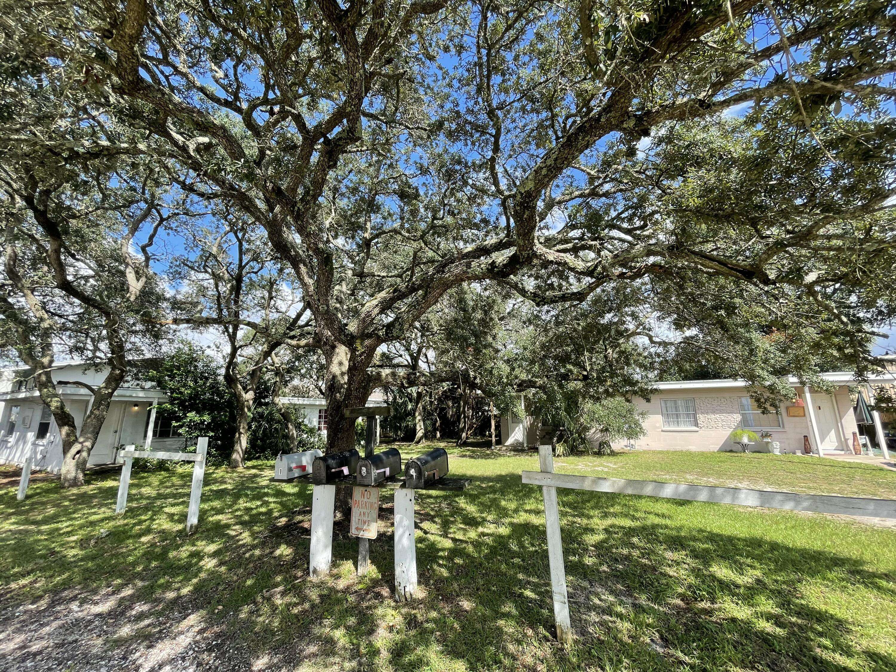 Fort Walton Beach, FL 32547,718 NE Eglin Parkway Parkway  #1-4