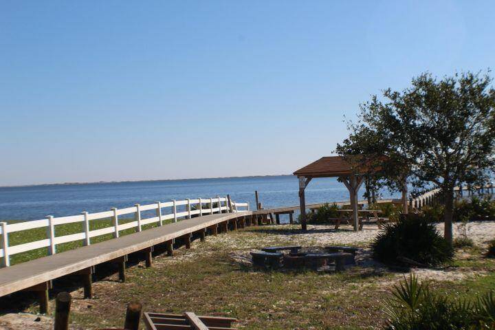 Gulf Breeze, FL 32563,6432 Starfish Cove