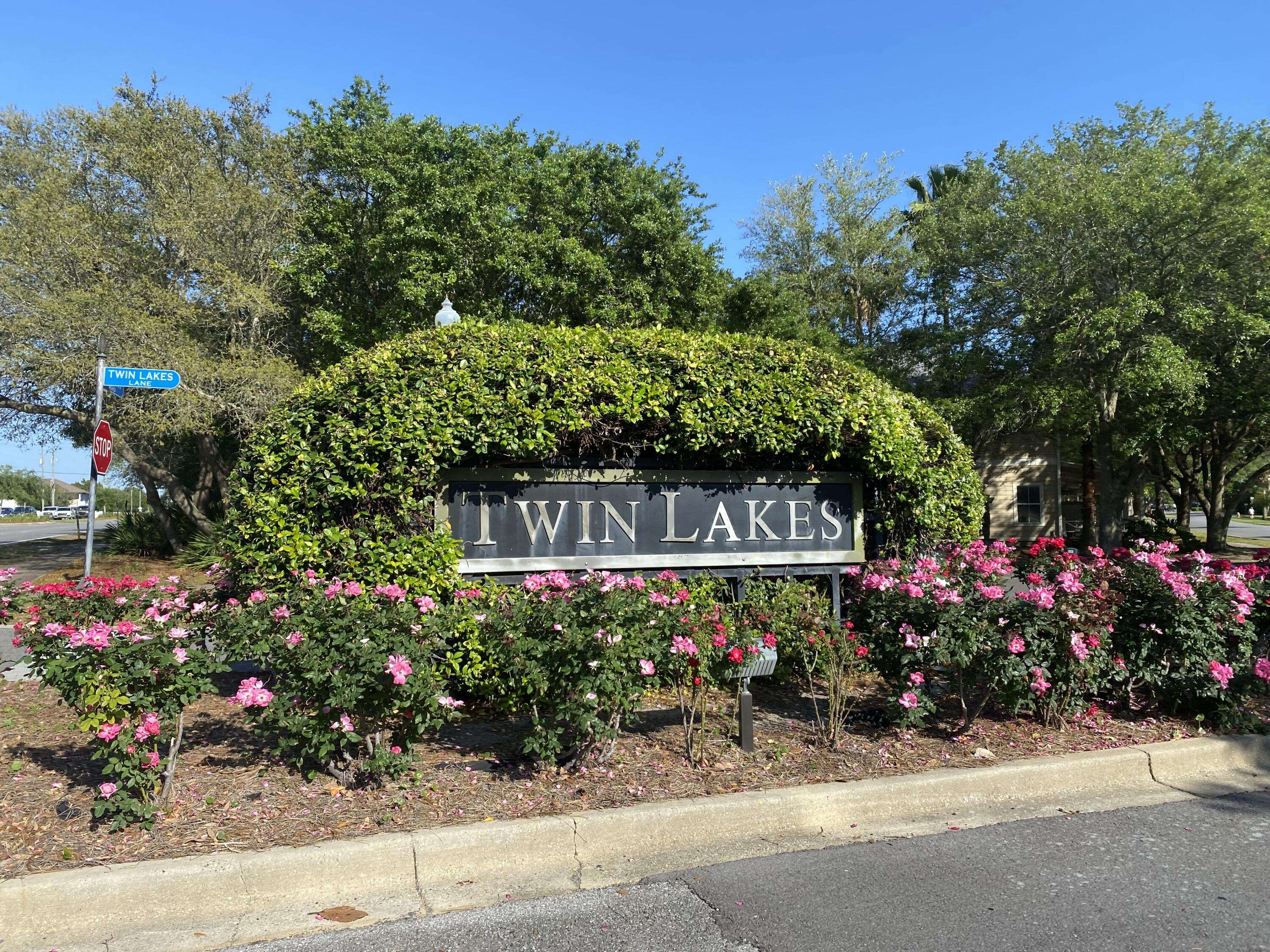 Destin, FL 32541,208 Twin Lakes Lane