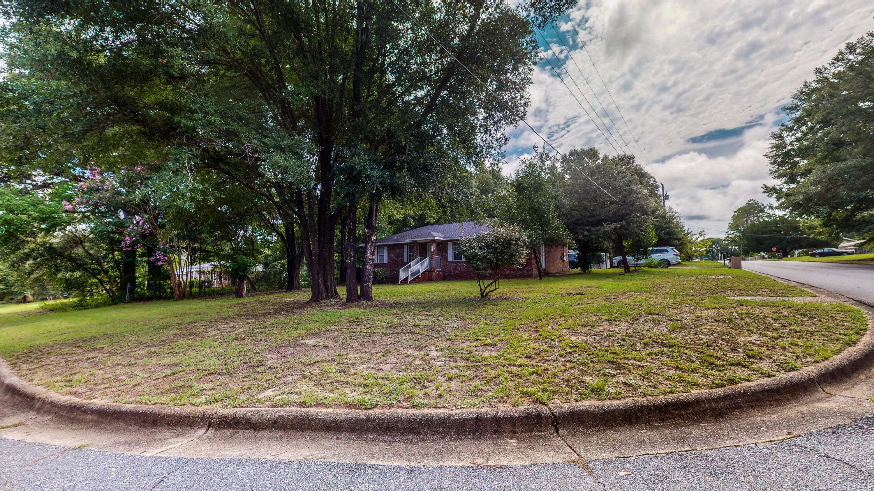 Crestview, FL 32536,902 Dixie Street