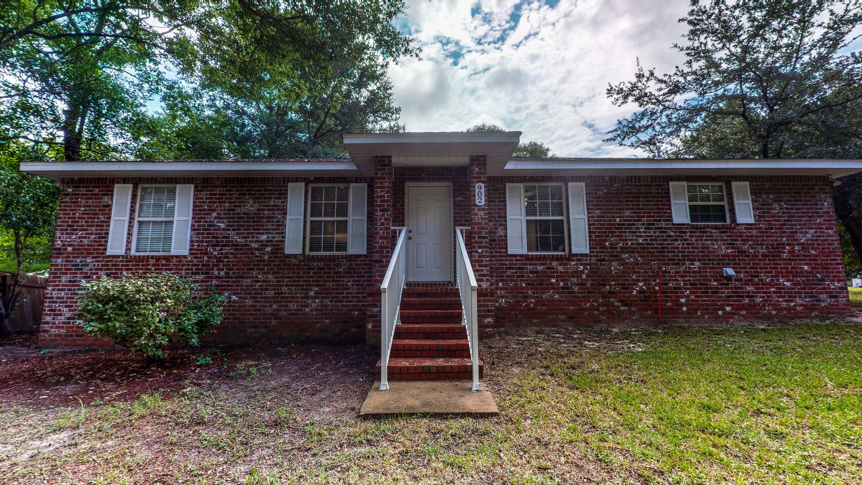 Crestview, FL 32536,902 Dixie Street