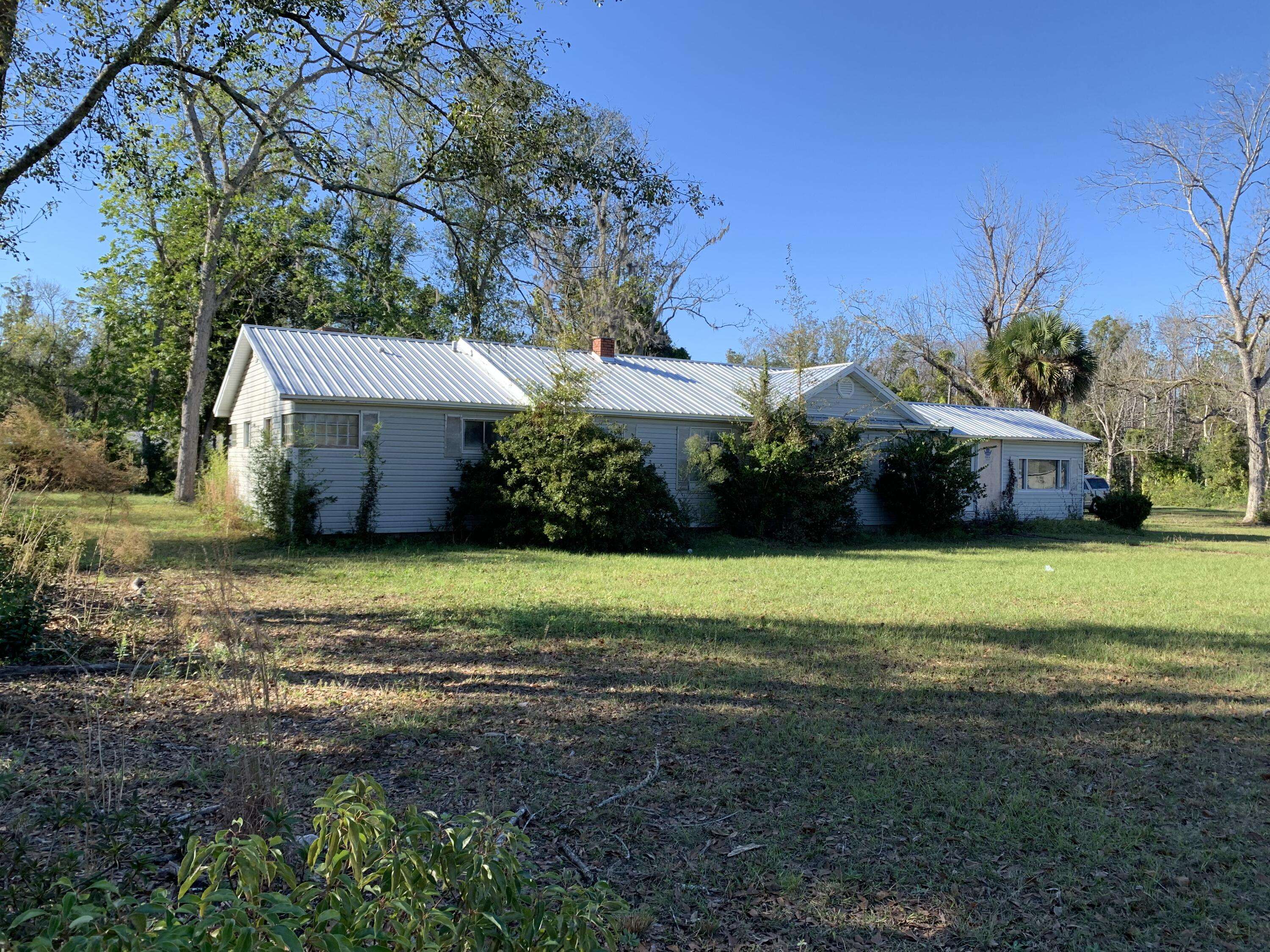 Wewahitchka, FL 32465,547 N Highway 71