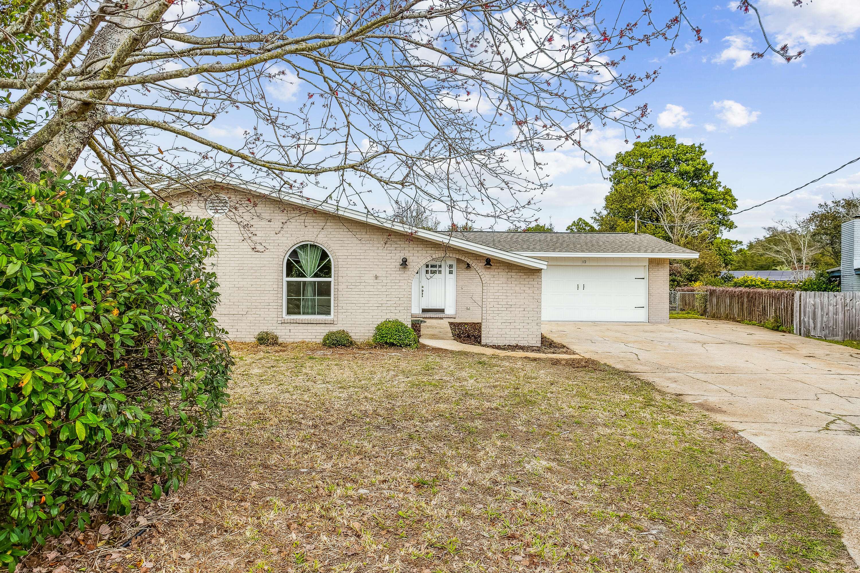 Mary Esther, FL 32569,12 Lakeview Drive