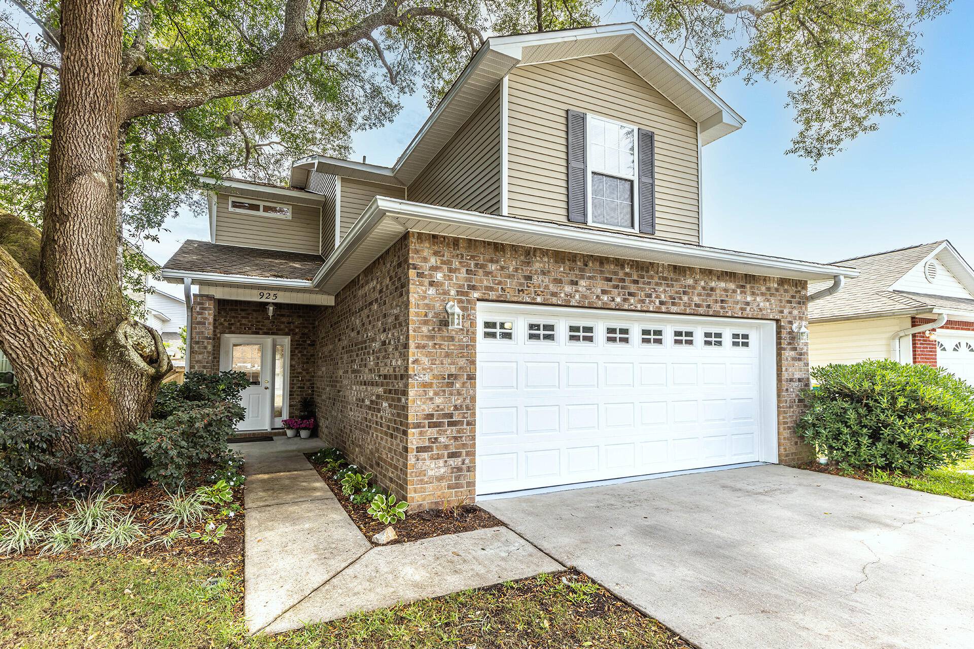 Fort Walton Beach, FL 32547,925 Scenic Oak Lane