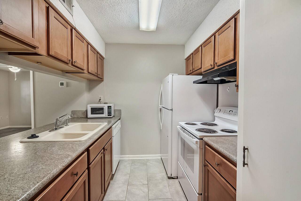 Fort Walton Beach, FL 32547,613 Colonial Drive  #UNIT 3