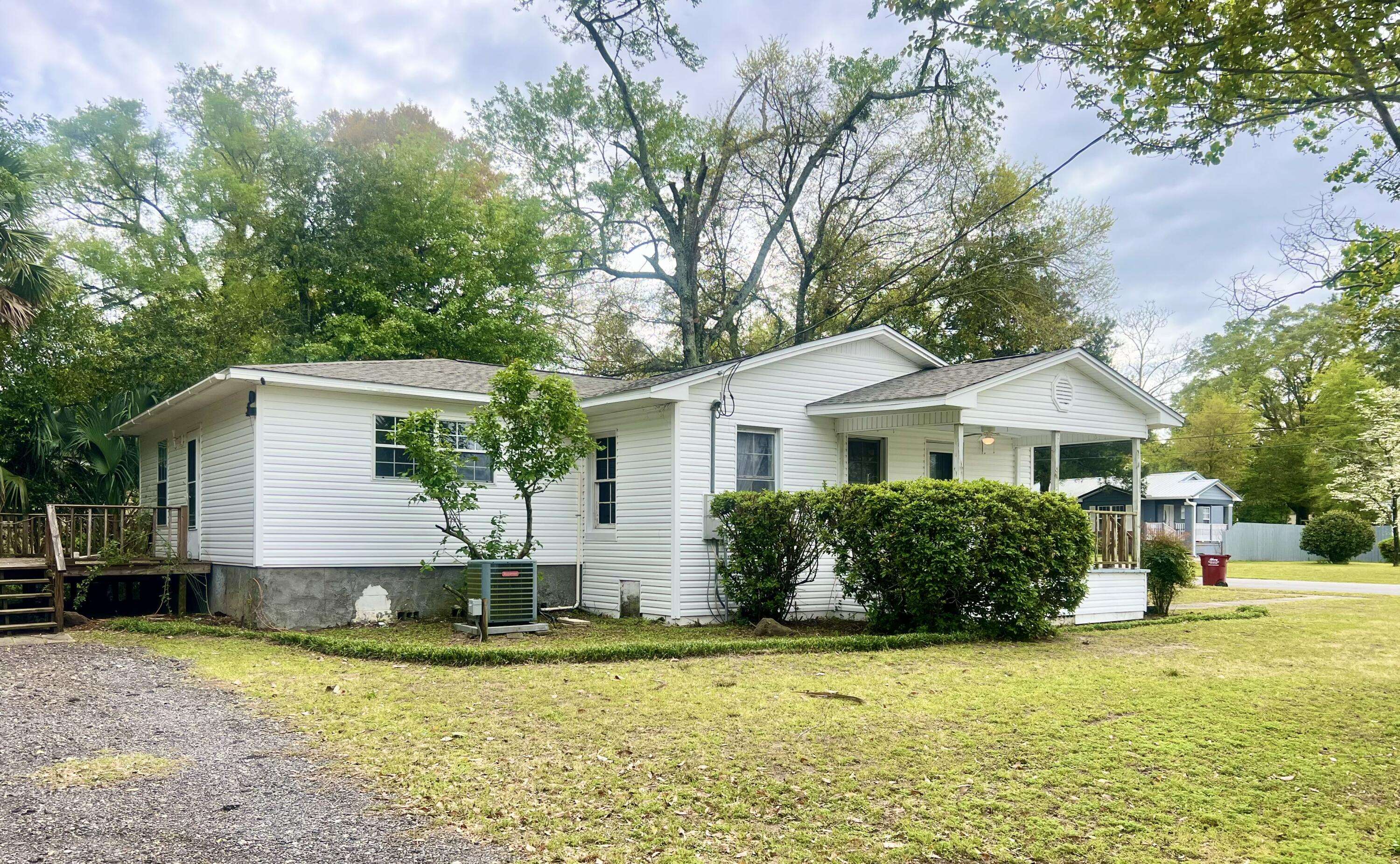 Crestview, FL 32536,328 Dixie Street