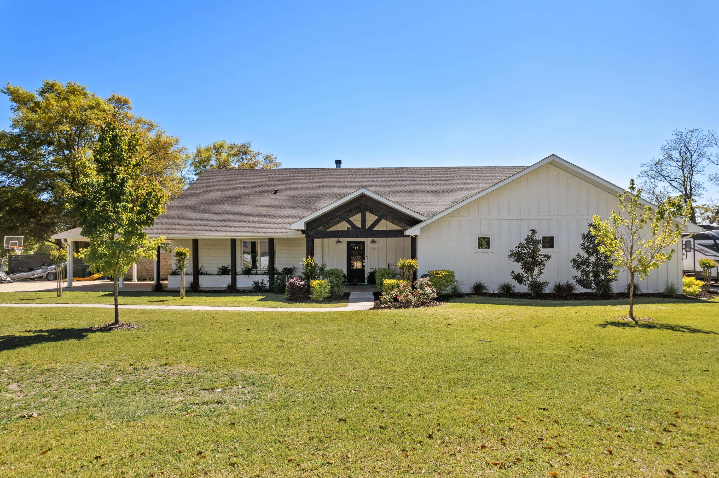 Defuniak Springs, FL 32433,465 Lakeview Drive