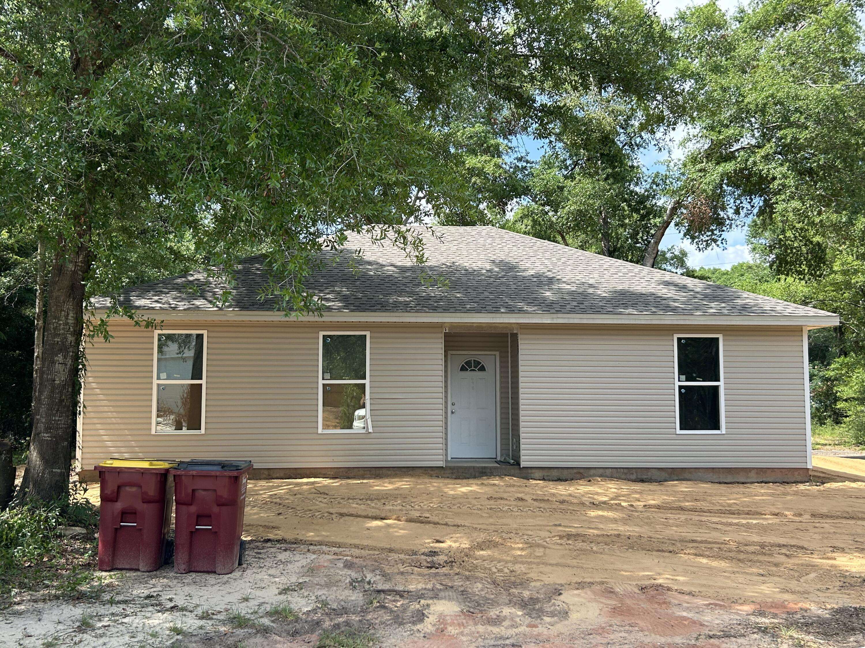 Crestview, FL 32539,696 E Edney Avenue