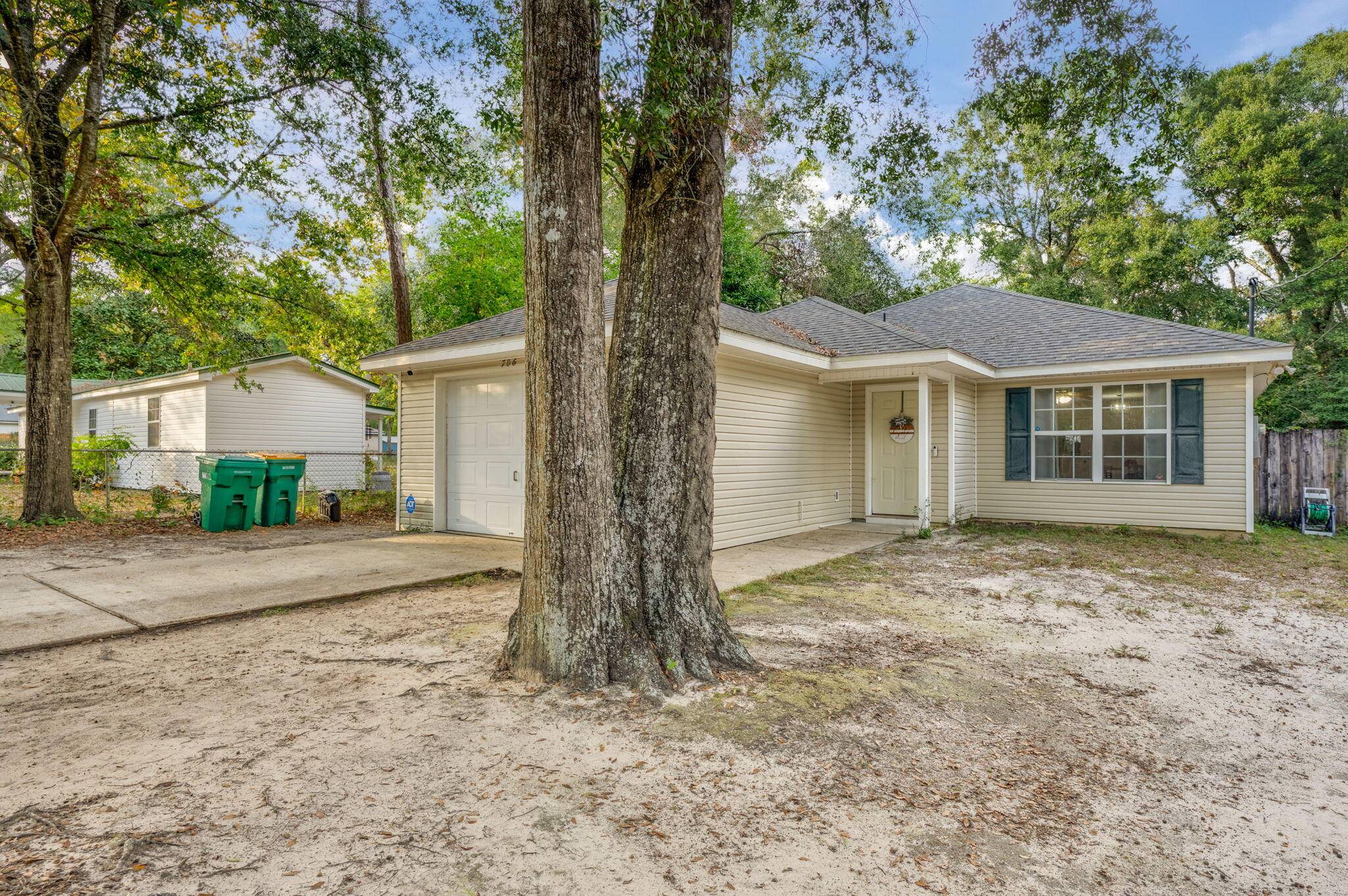 Crestview, FL 32539,706 Brock Avenue