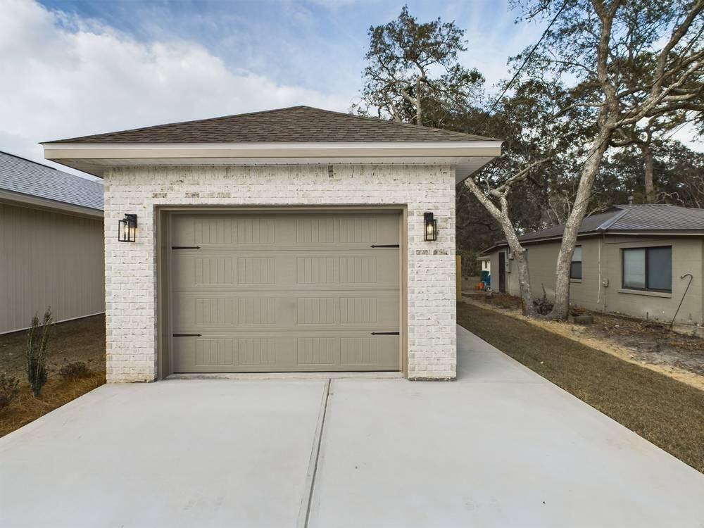 Shalimar, FL 32579,21 E 5TH Avenue