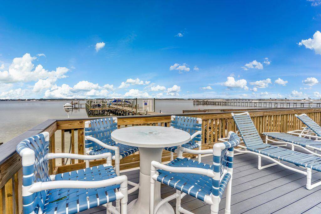 Navarre, FL 32566,8520 Gulf Boulevard  ## UT-32