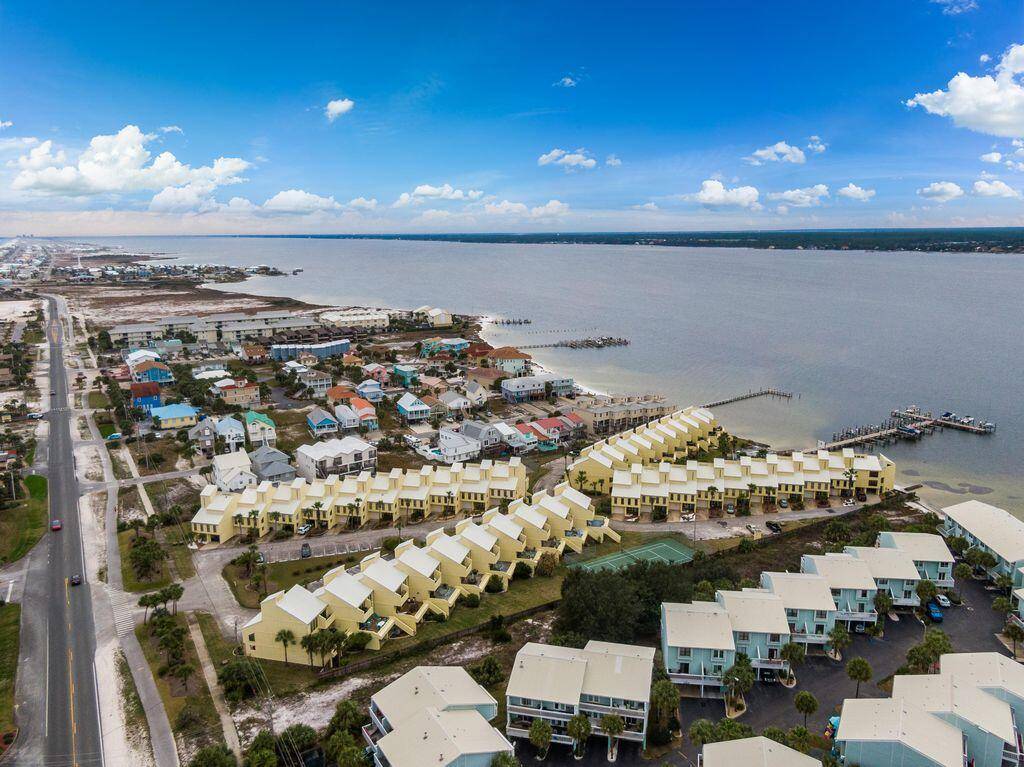 Navarre, FL 32566,8520 Gulf Boulevard  ## UT-32