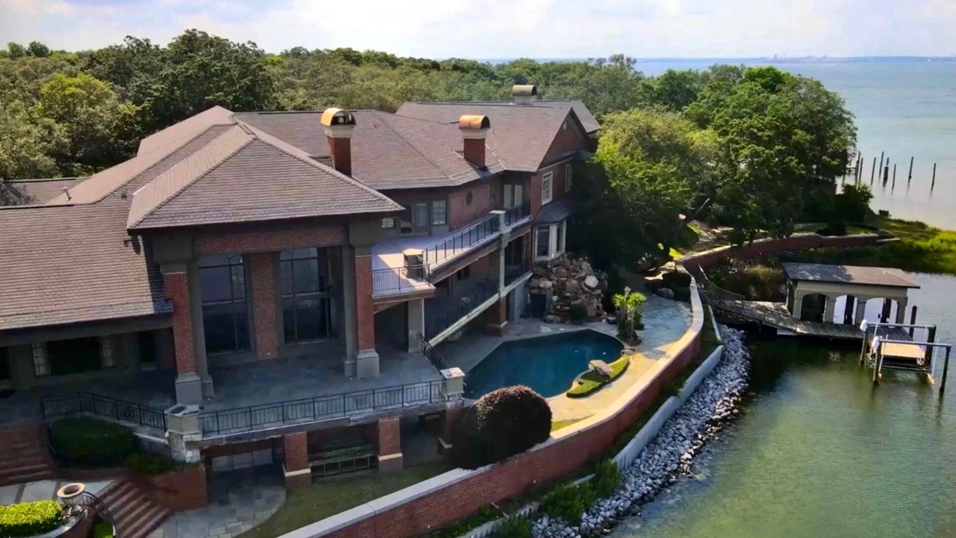 Gulf Breeze, FL 32561,204 Laura Lane