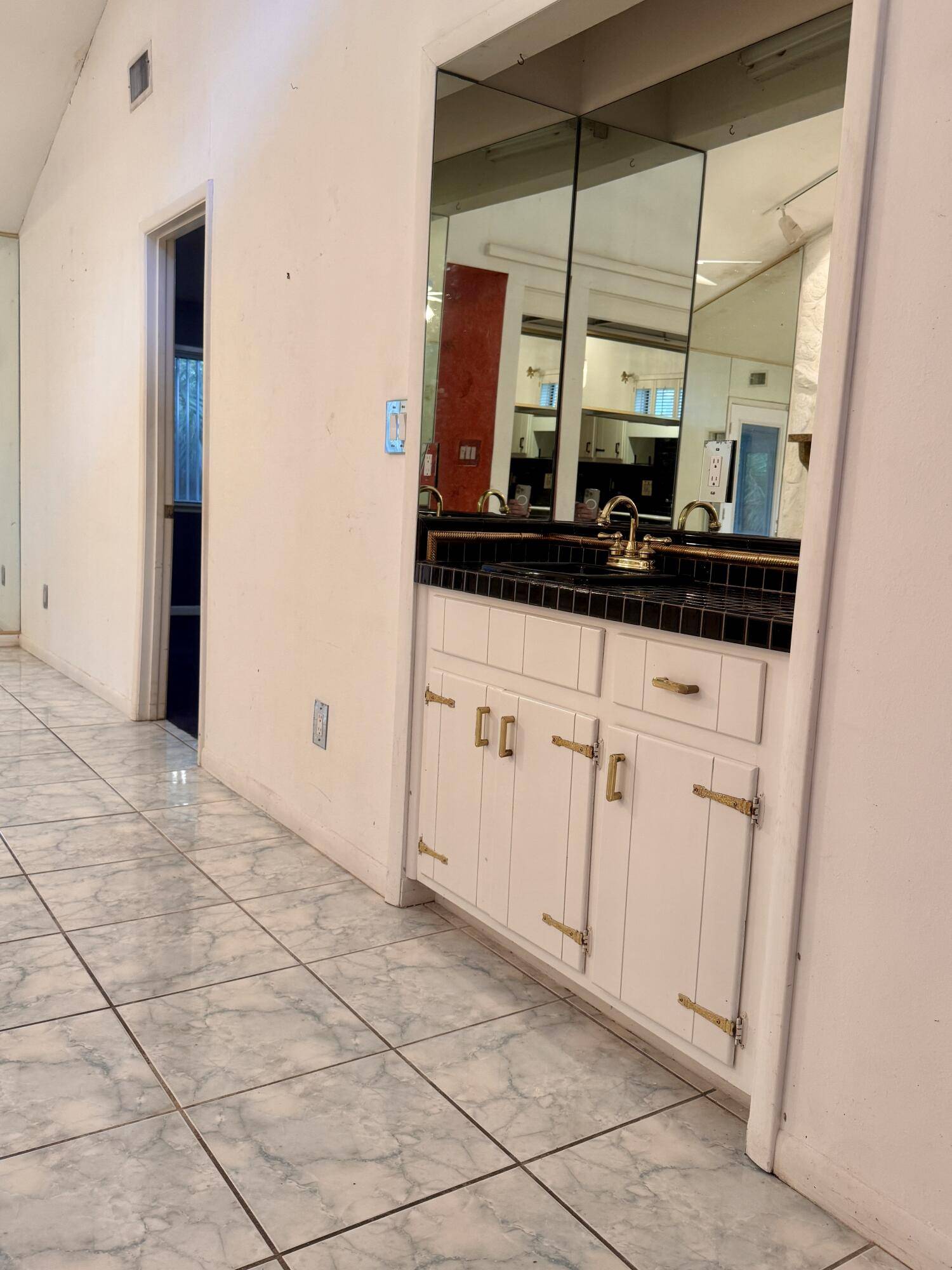 Pensacola, FL 32504,6077 Hilburn Road
