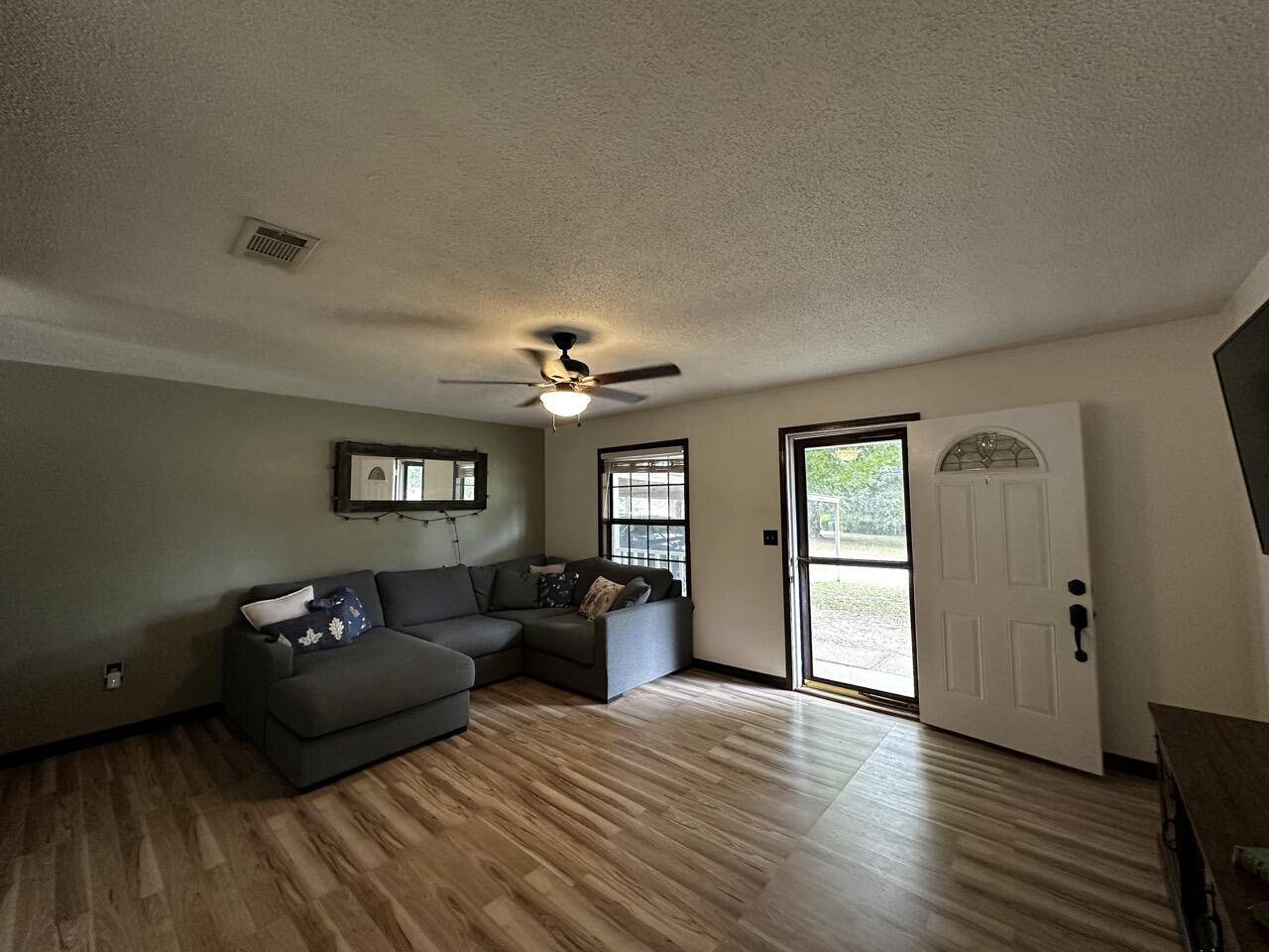Crestview, FL 32539,223 W Pinoak Court