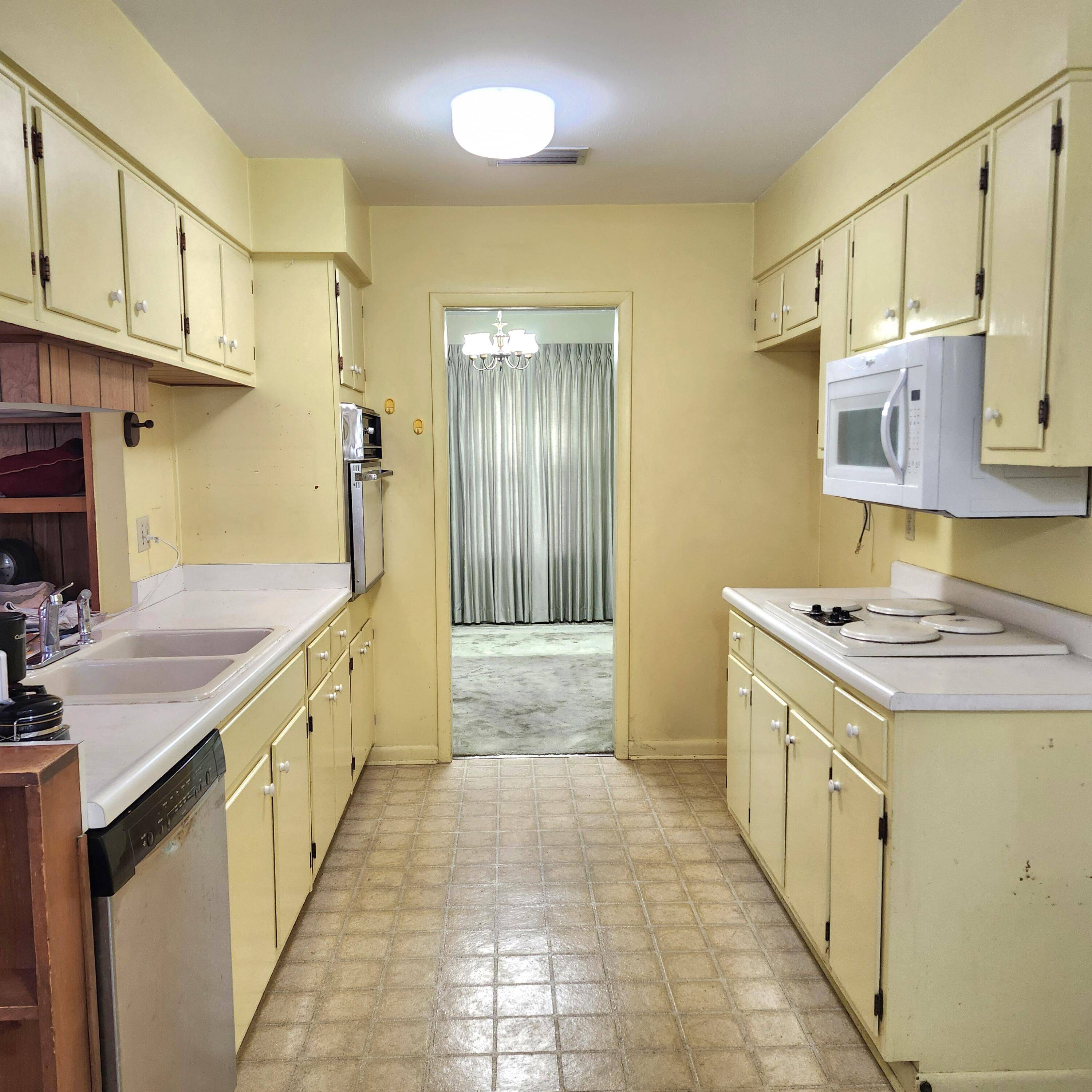 Fort Walton Beach, FL 32547,626 NE Camborne Avenue