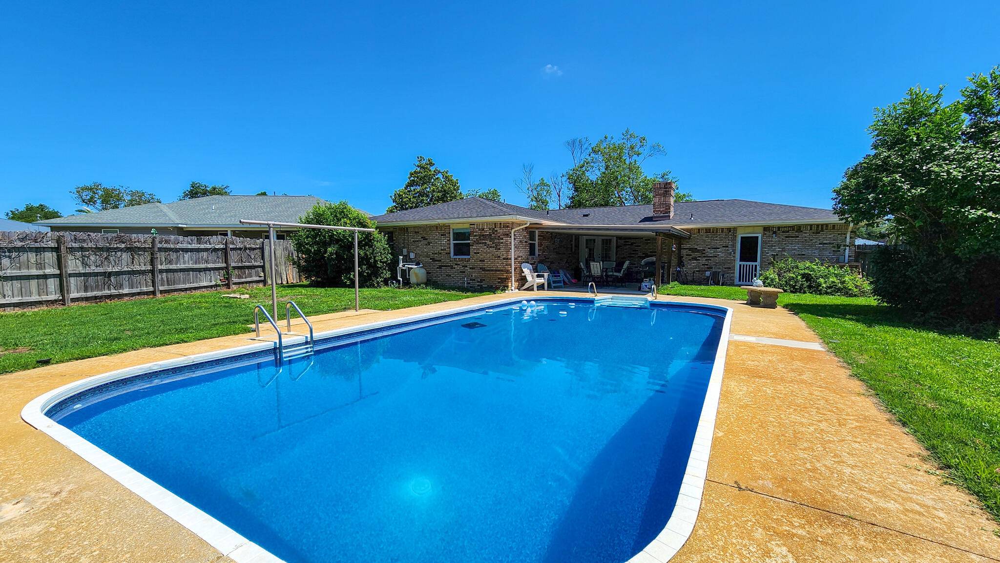 Mary Esther, FL 32569,32 Lakeview Drive
