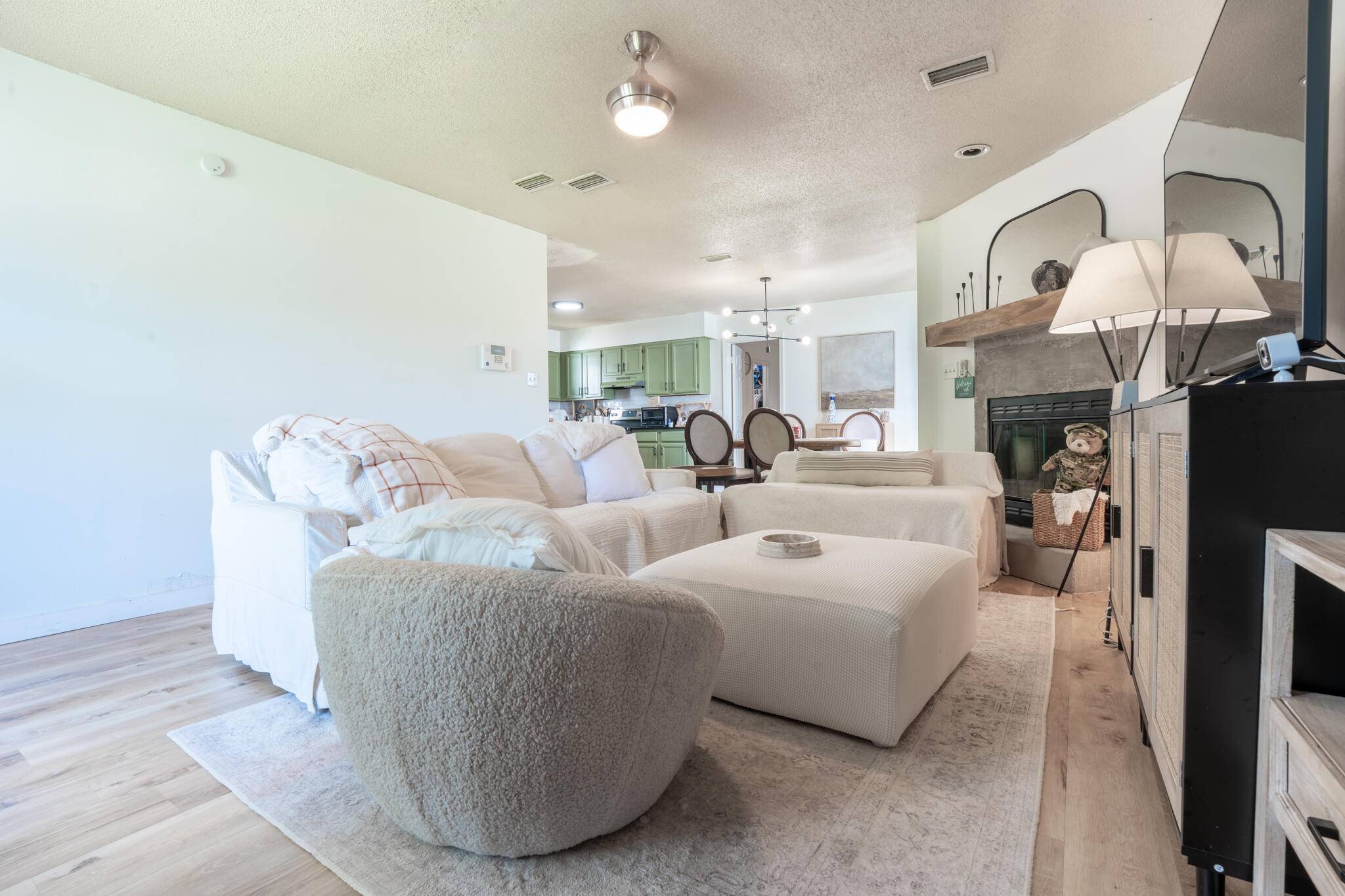 Mary Esther, FL 32569,406 Rosewood Avenue