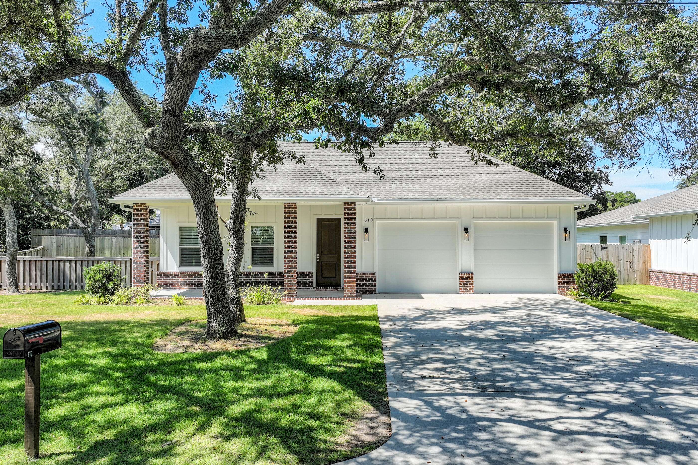 Destin, FL 32541,610 Fifth Street