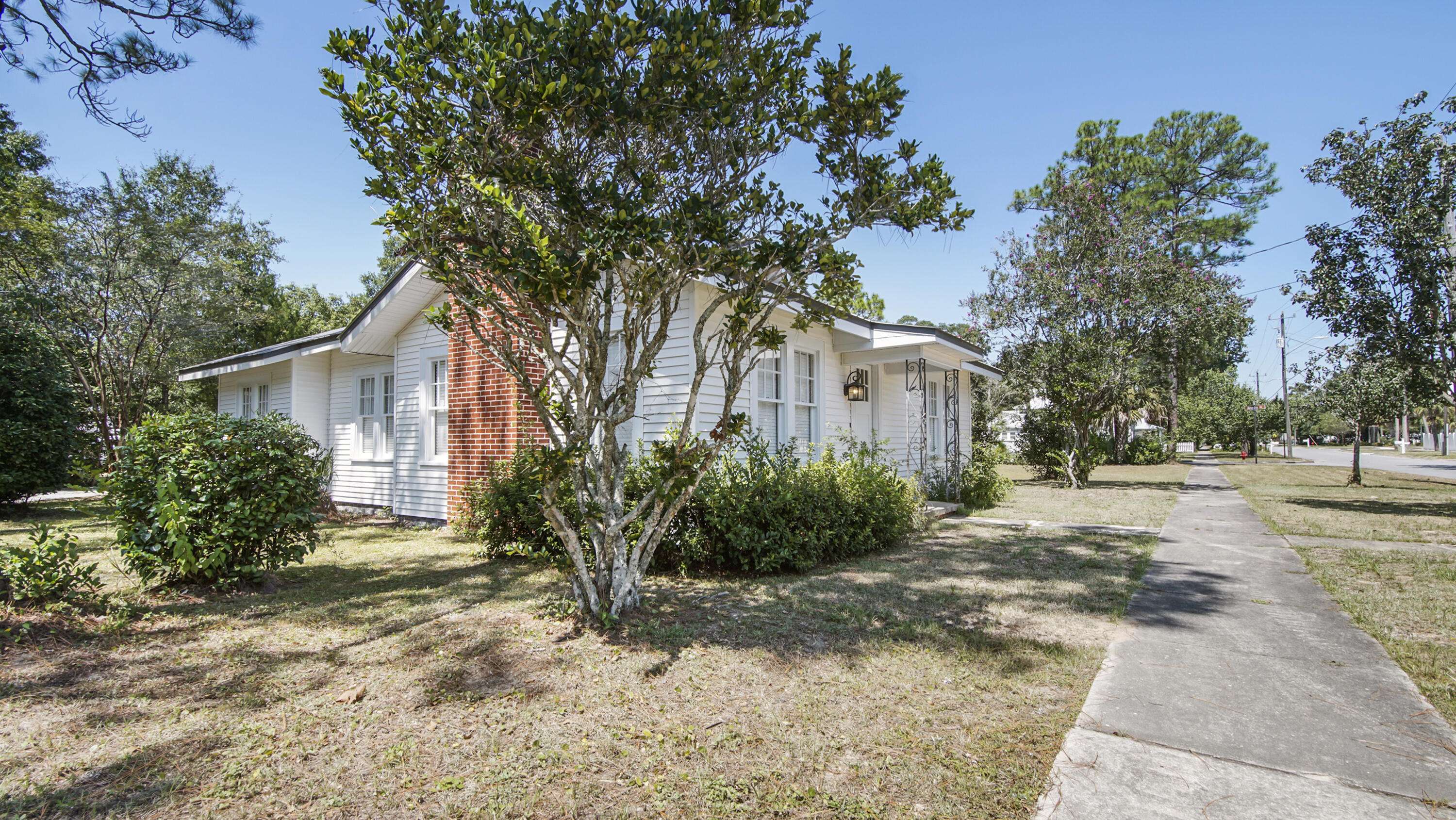 Defuniak Springs, FL 32435,388 S 11Th Street