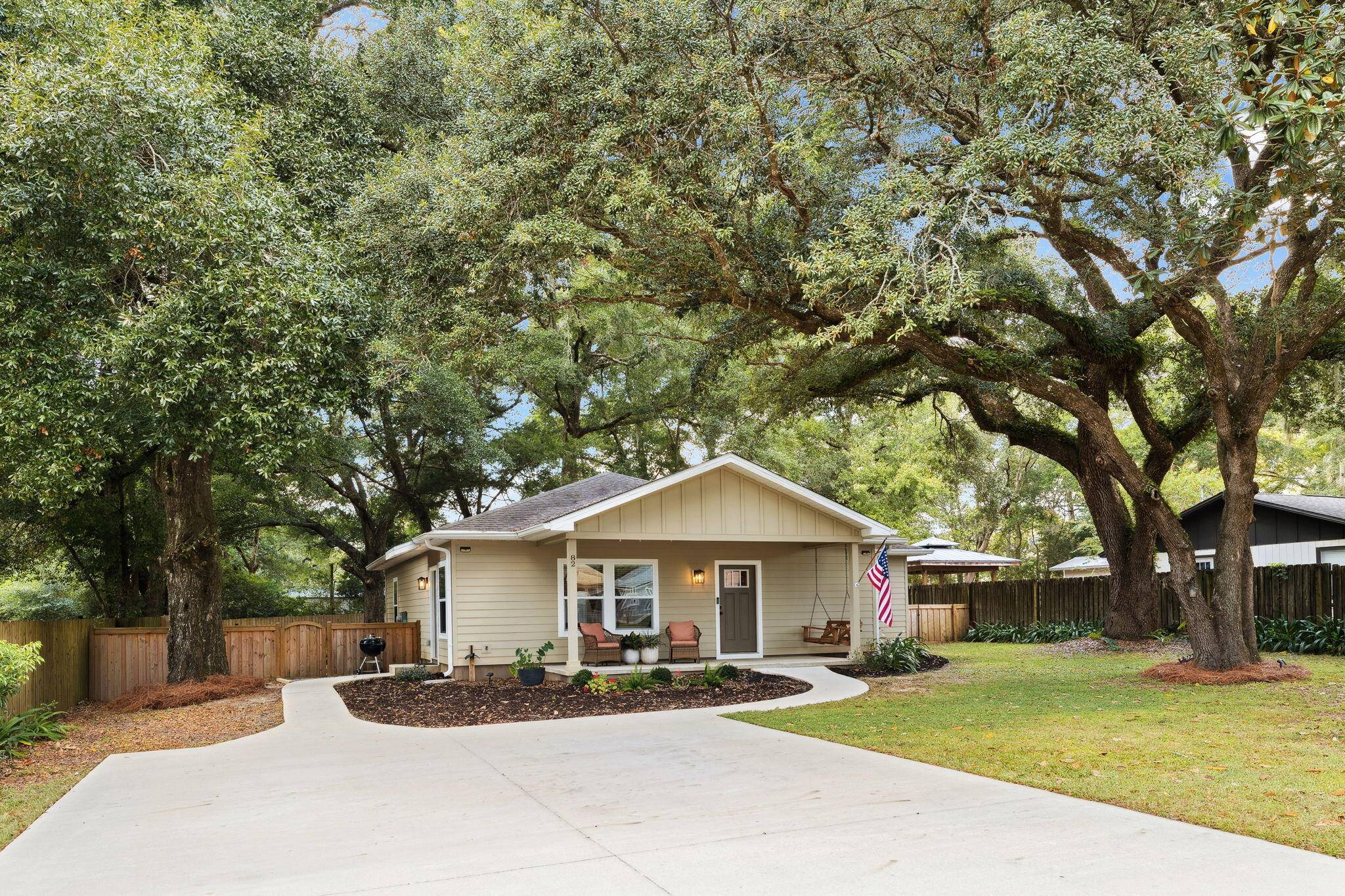 Freeport, FL 32439,82 Live Oak Street