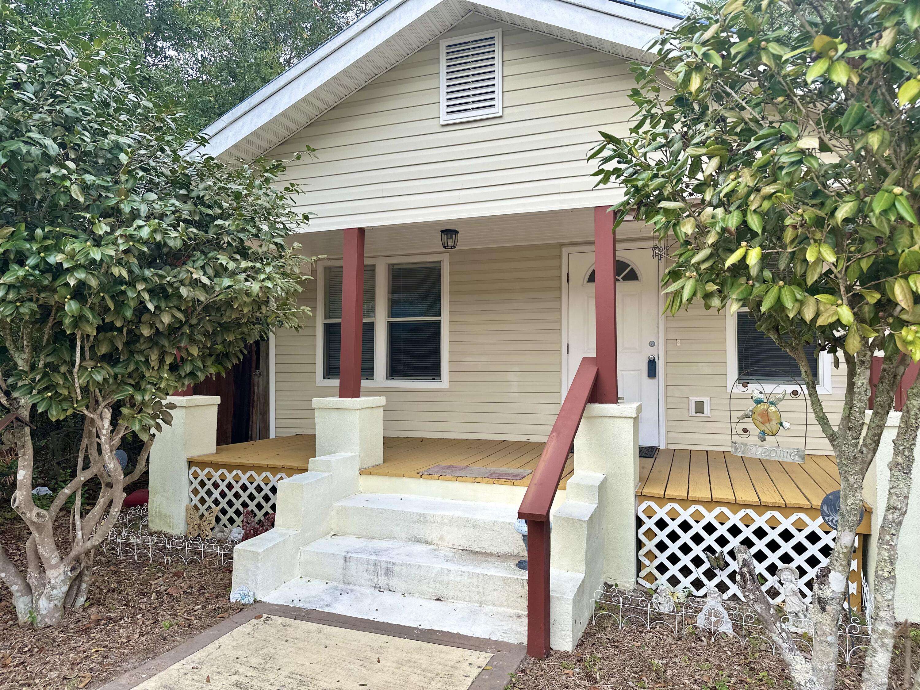 Defuniak Springs, FL 32433,120 N Davis Lane