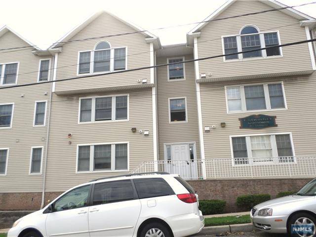 Palisades Park, NJ 07650,126 E Columbia AVE #3