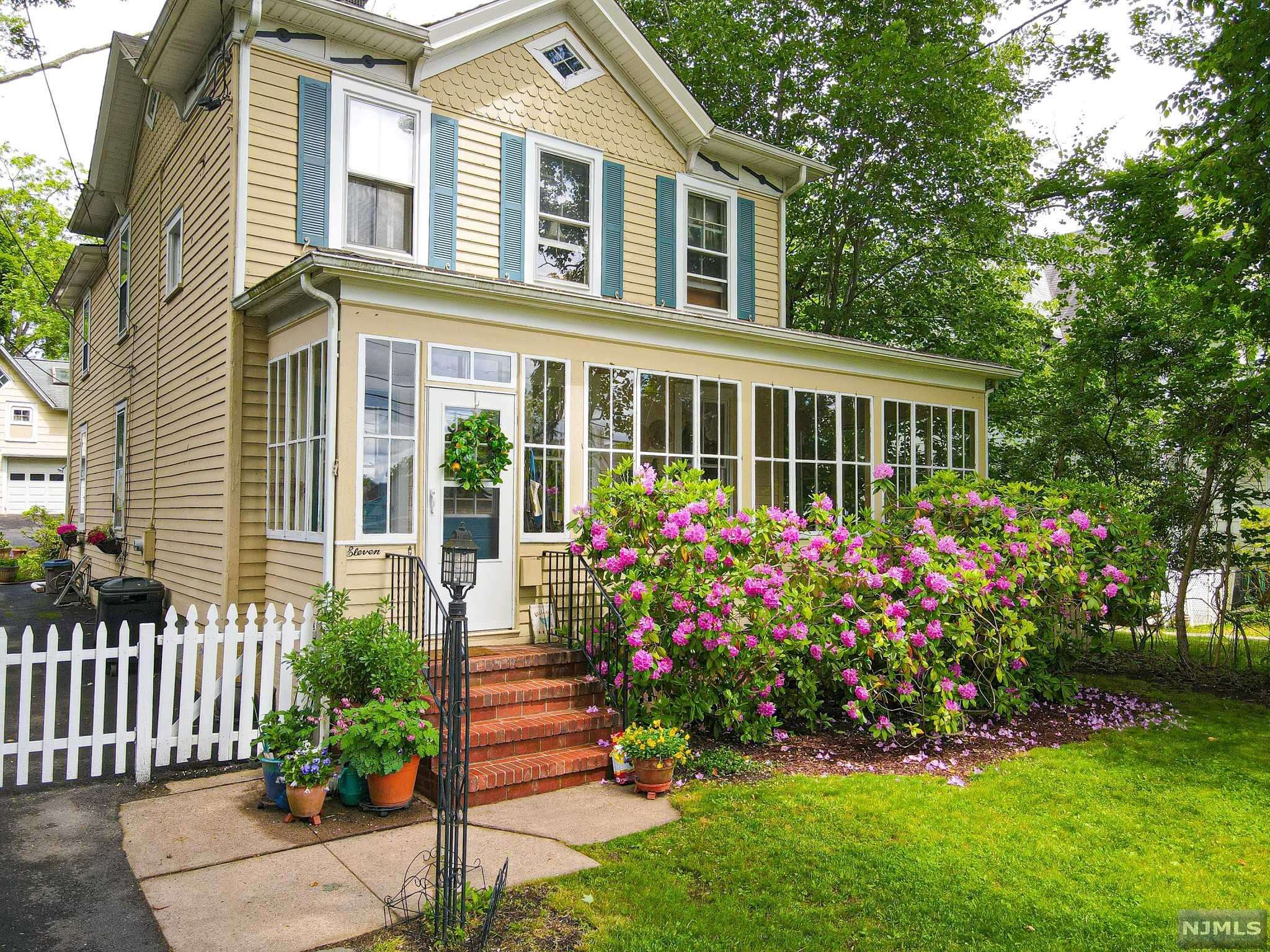 Harrington Park, NJ 07640,11 Elm ST