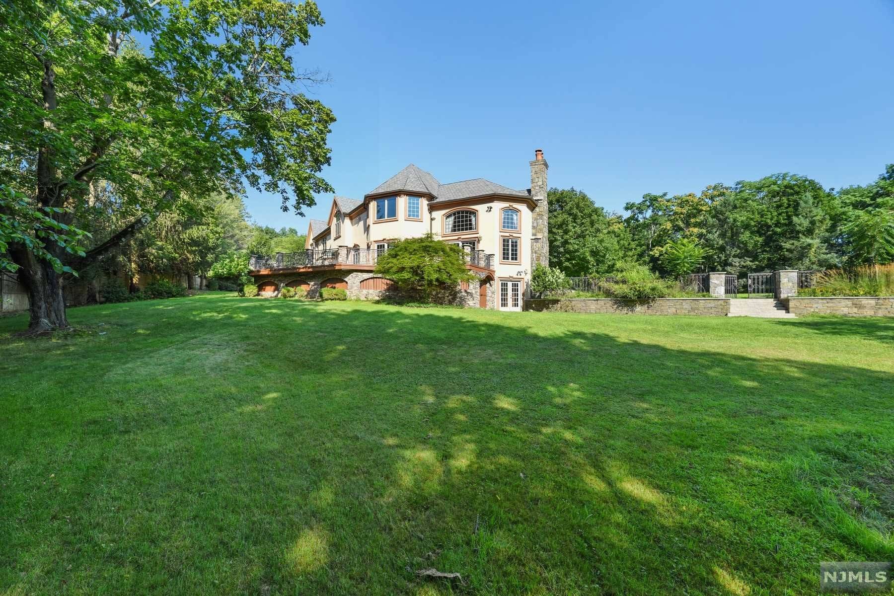 Franklin Lakes, NJ 07417,322 Waterview DR