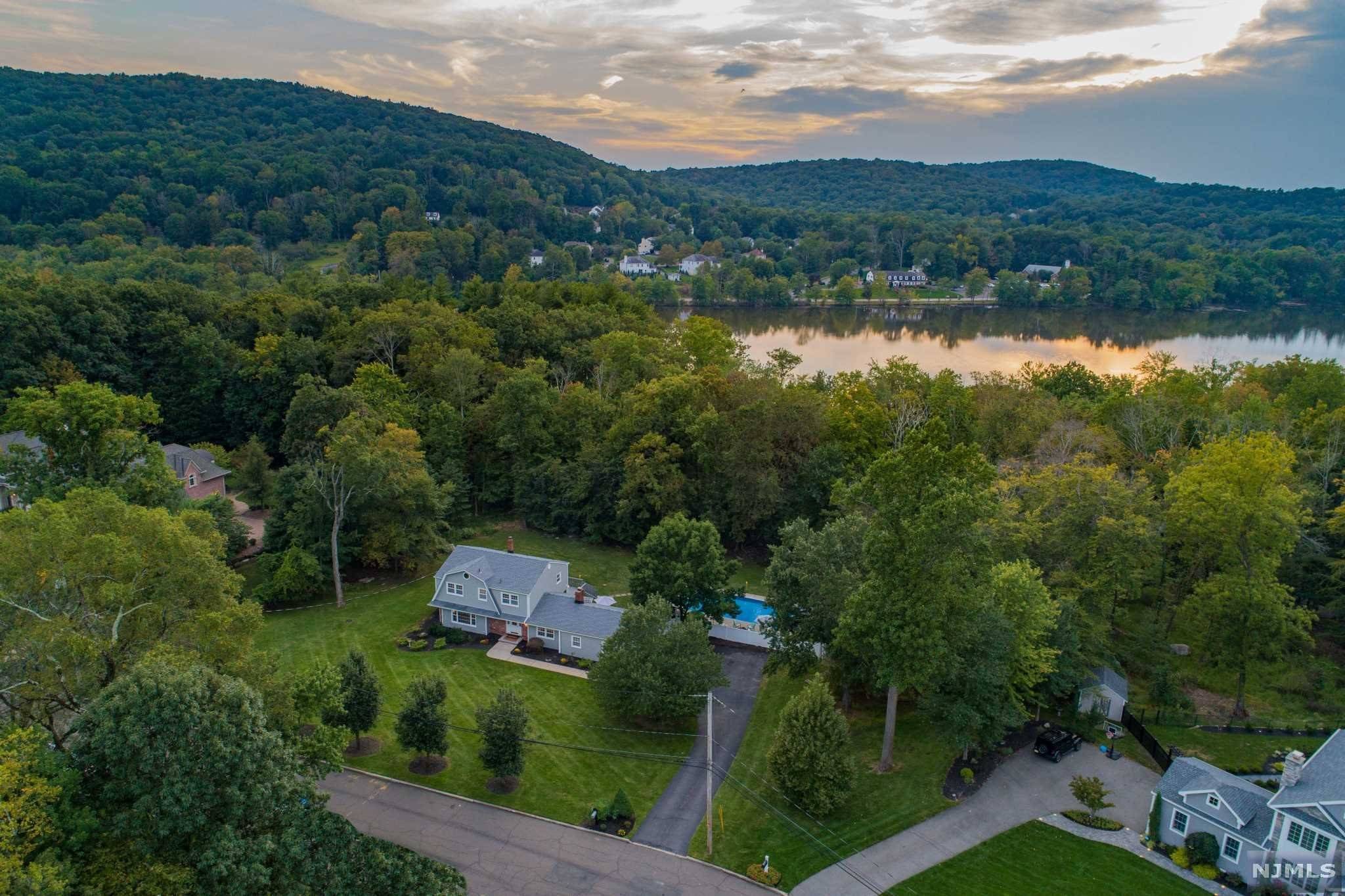 Franklin Lakes, NJ 07417,251 Wayfair CIR