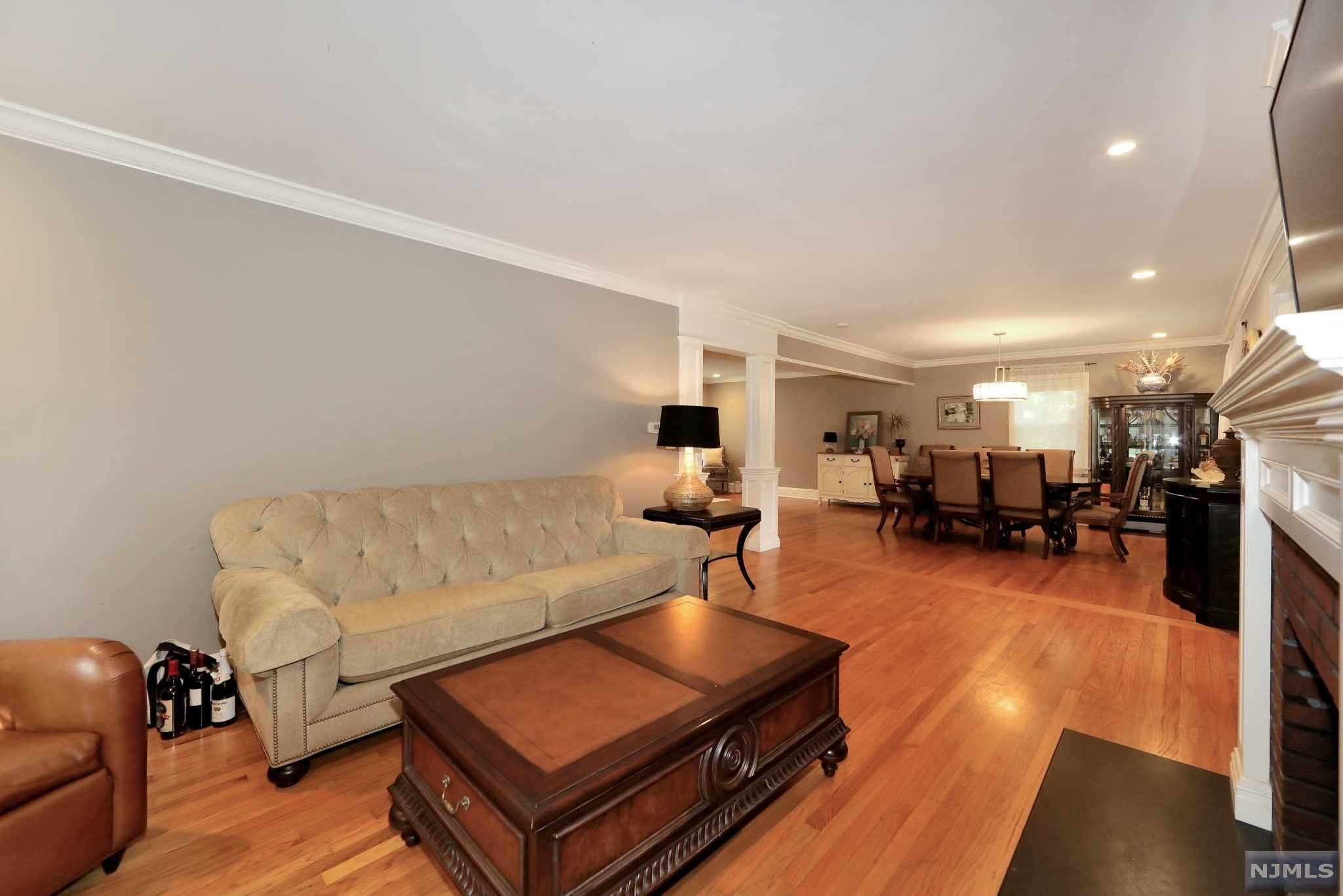 Harrington Park, NJ 07640,82 Lynn ST