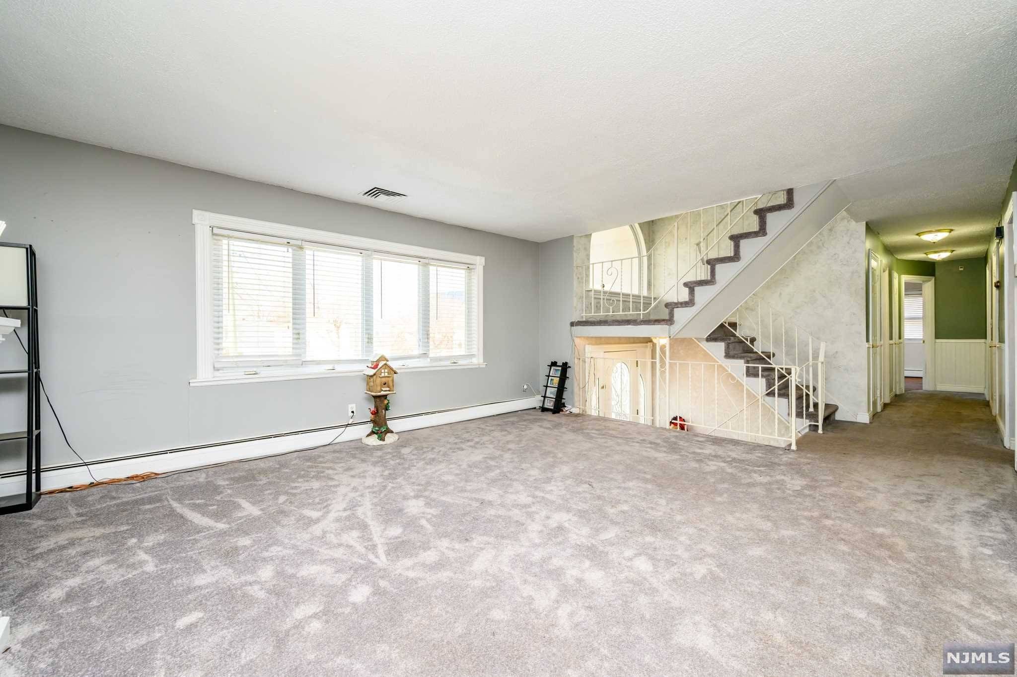 Little Ferry, NJ 07643,17 Elizabeth CT