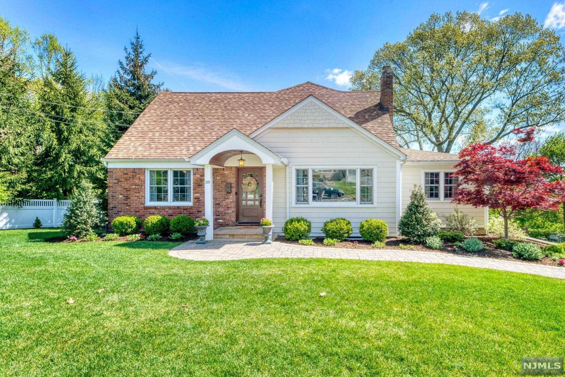 Midland Park, NJ 07432,18 Walnut ST