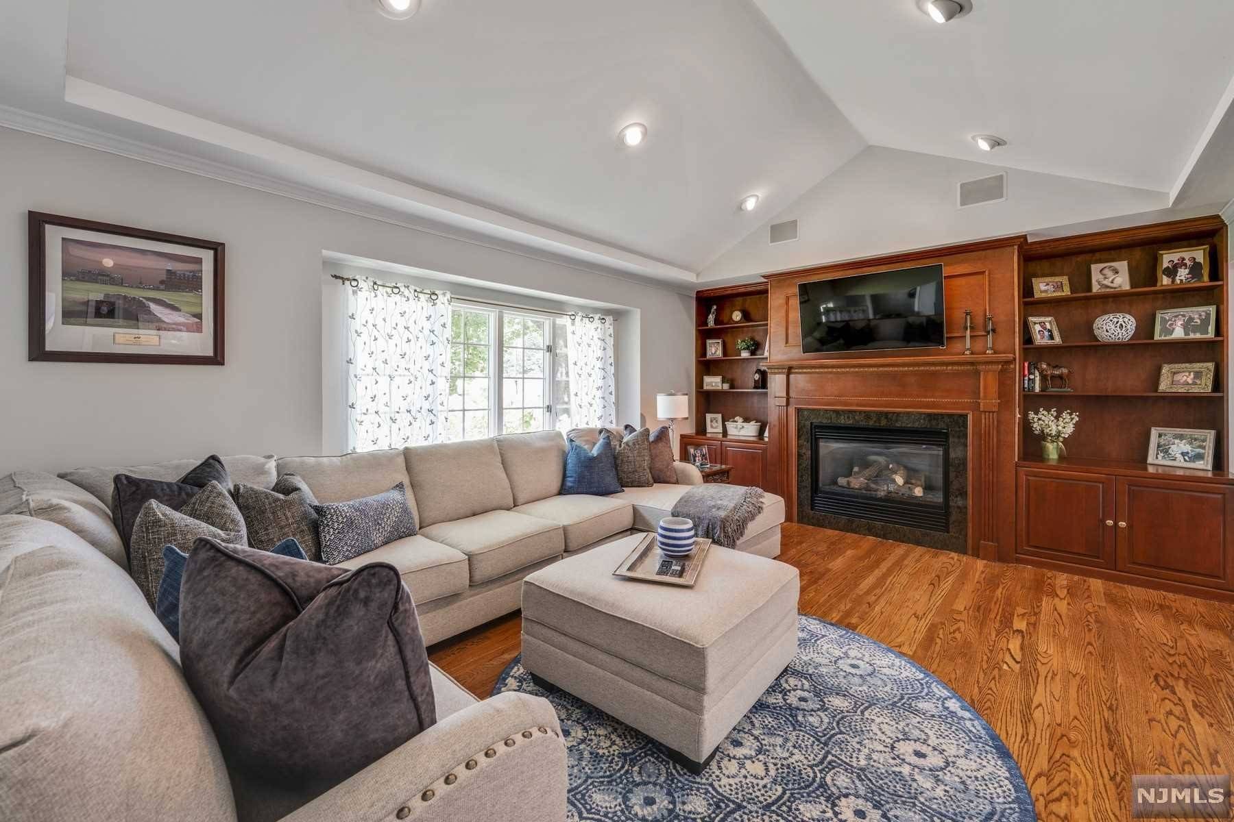 West Caldwell, NJ 07006,96 Hillside AVE