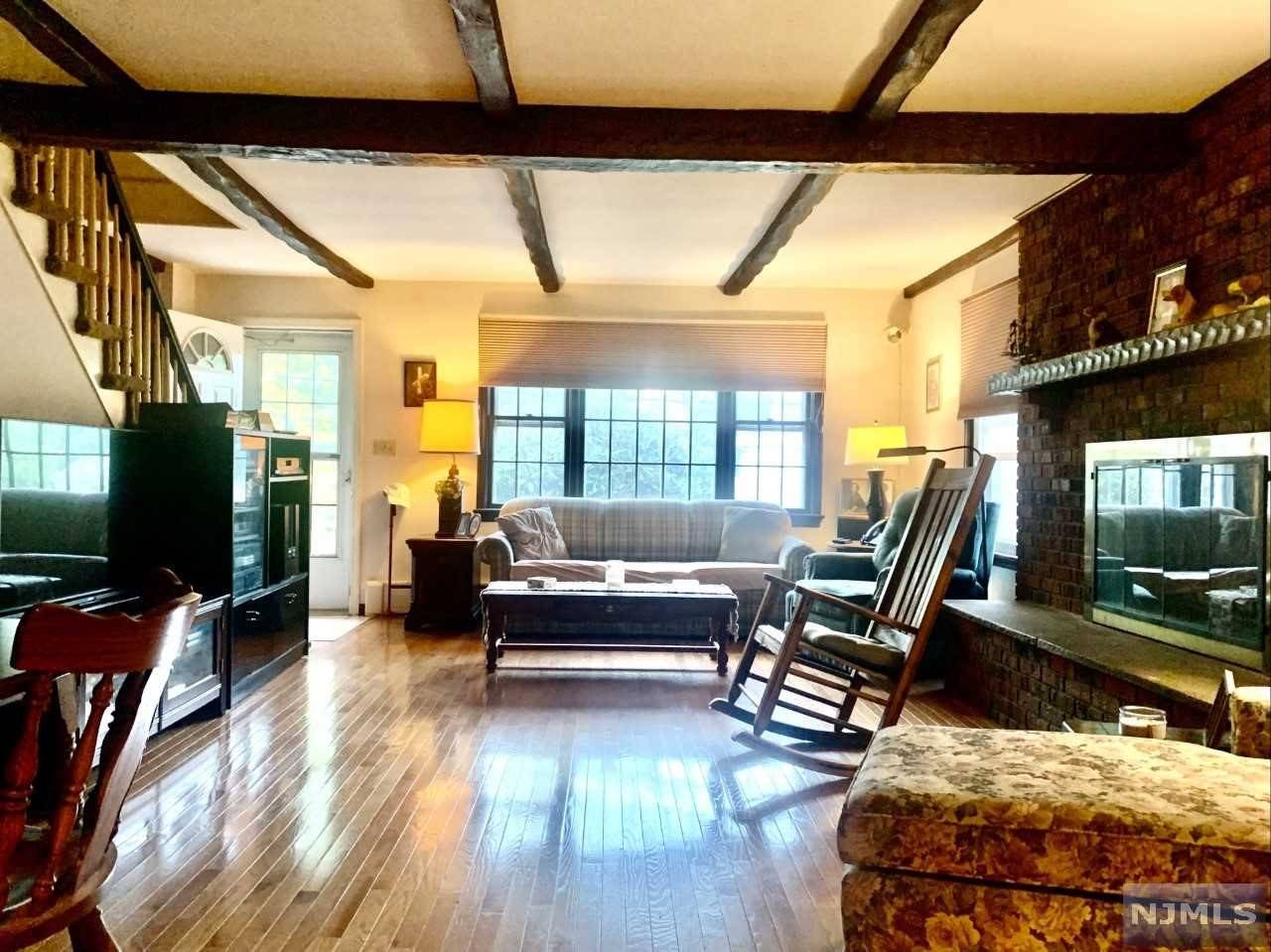 Midland Park, NJ 07432,95 Sicomac AVE
