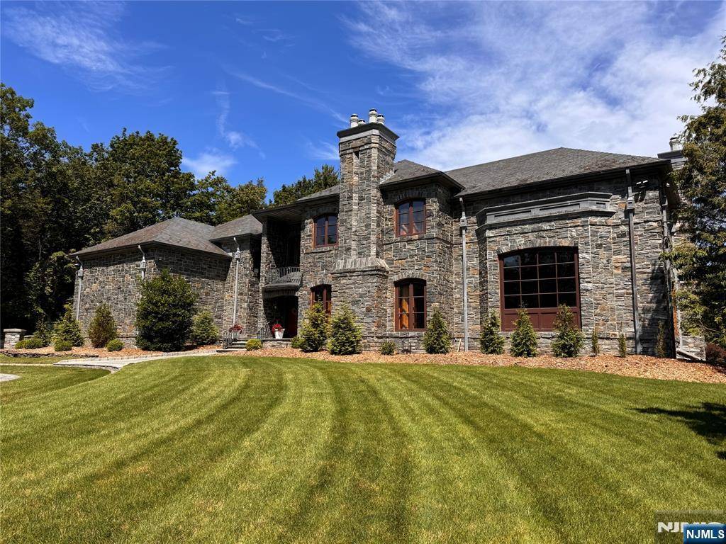 Saddle River, NJ 07458,64 Stony Ridge RD