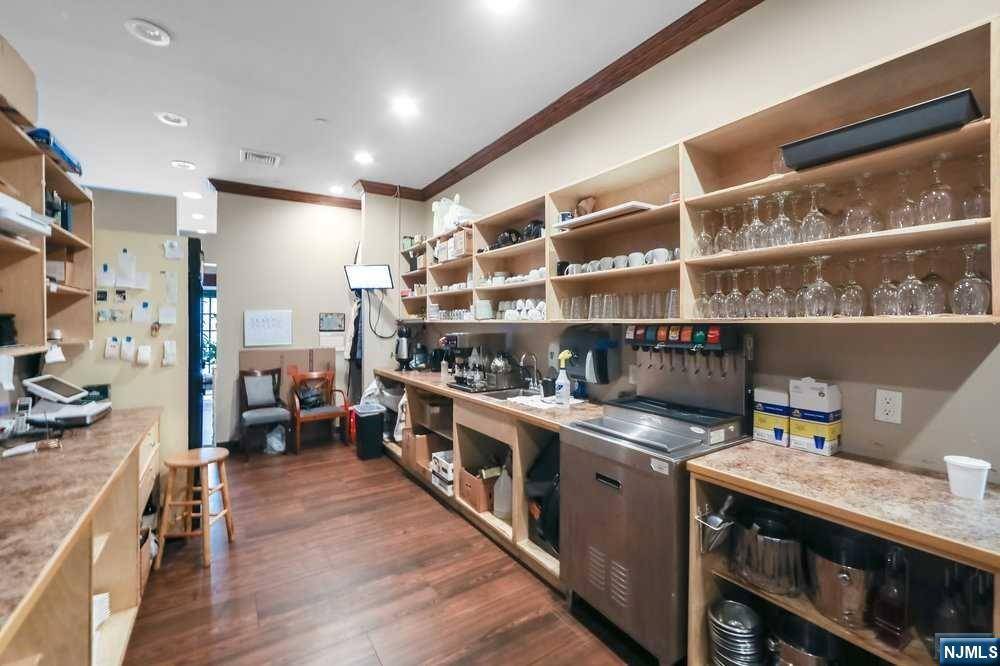 River Edge, NJ 07661,570 Kinderkamack RD