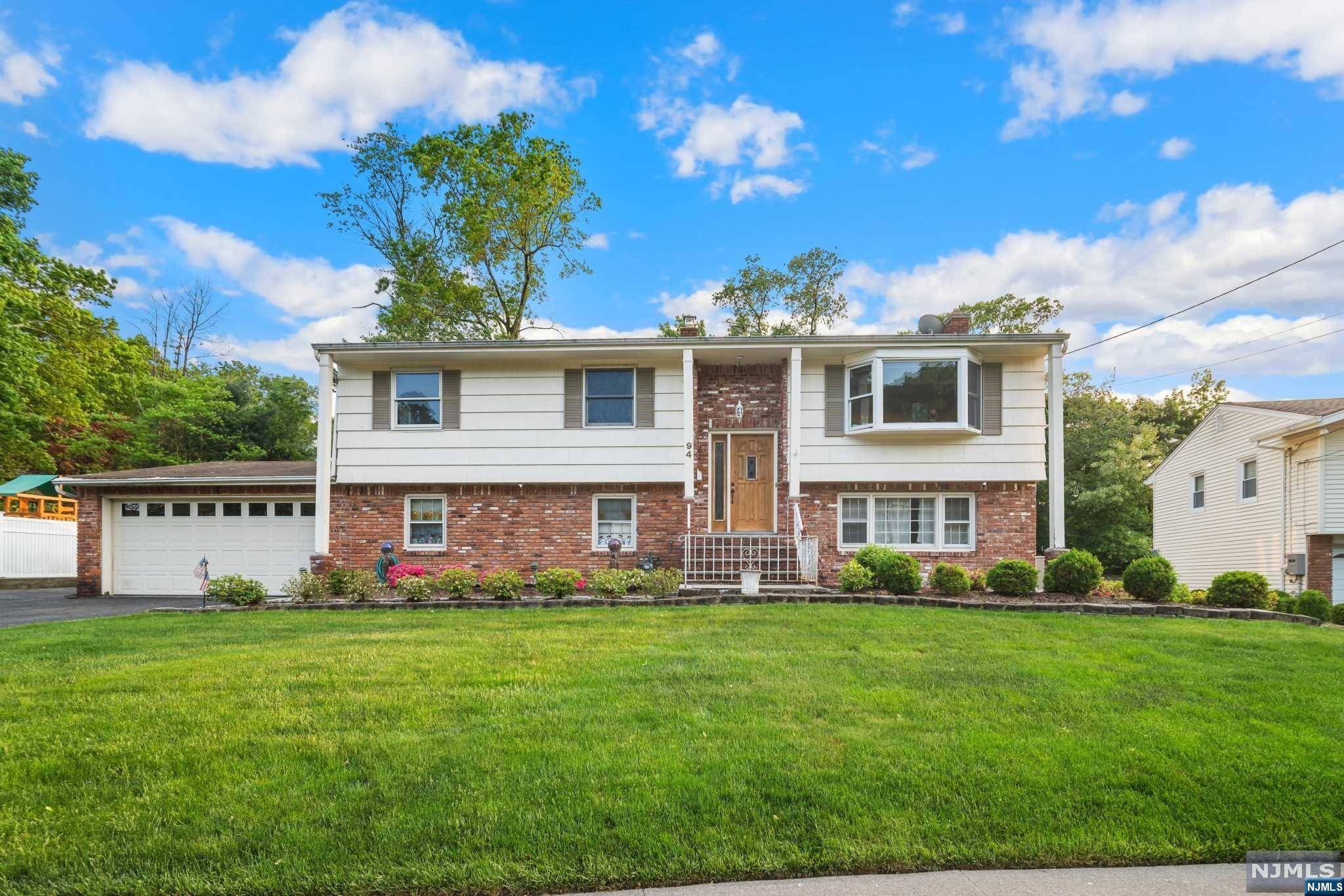 Midland Park, NJ 07432,94 Colonial RD