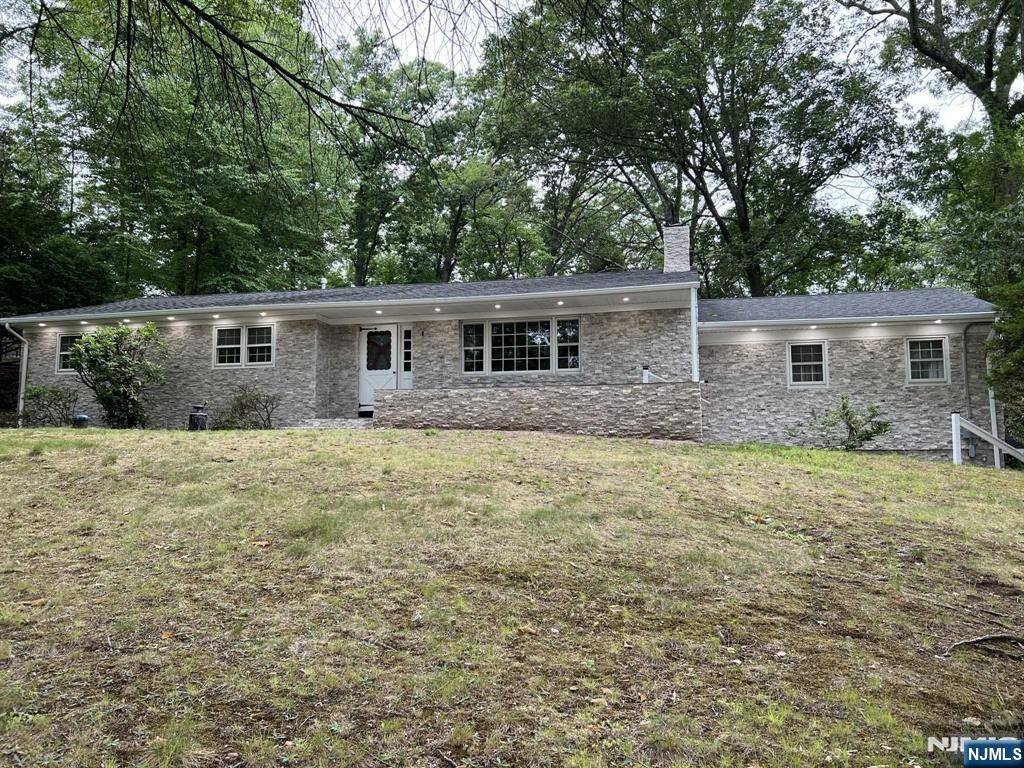 Franklin Lakes, NJ 07417,256 Forest Glen AVE