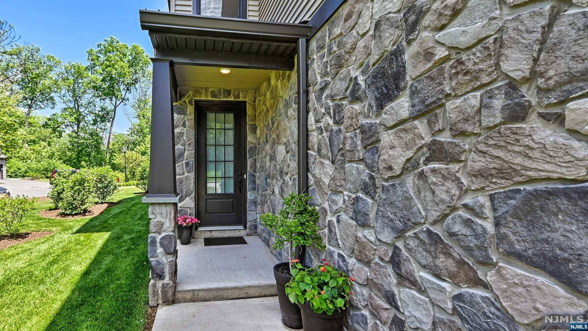 Hopatcong, NJ 07843,201 Mariners Pointe