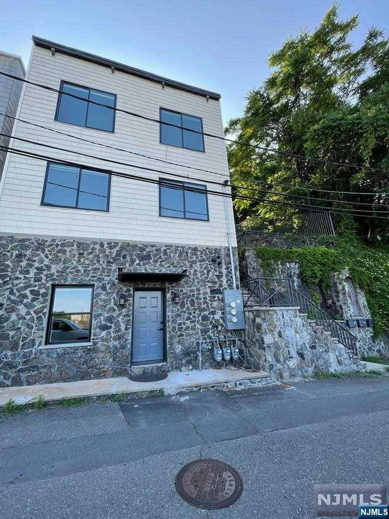 North Bergen, NJ 07047,9009 Riverside PL #Unit 3