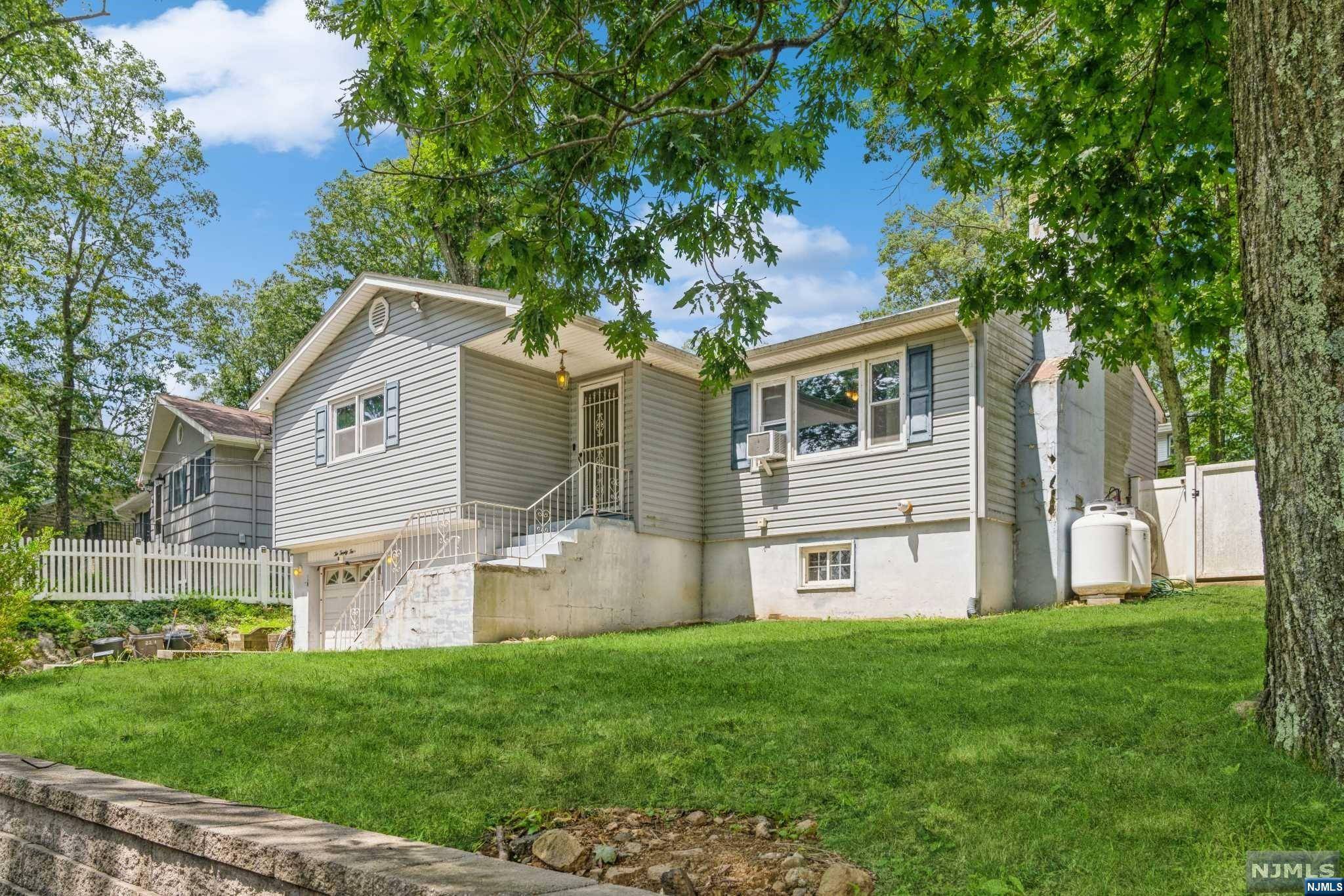 Hopatcong, NJ 07843,224 Carentan RD