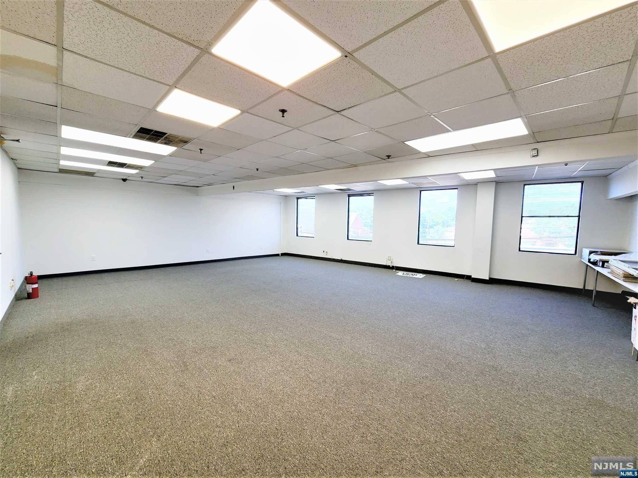 Fort Lee, NJ 07024,2400 Lemoine AVE #202