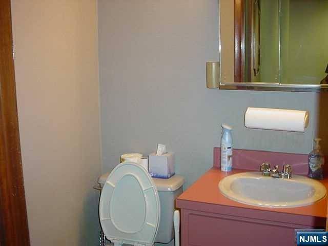 Elmwood Park, NJ 07407,550 Mola BLVD